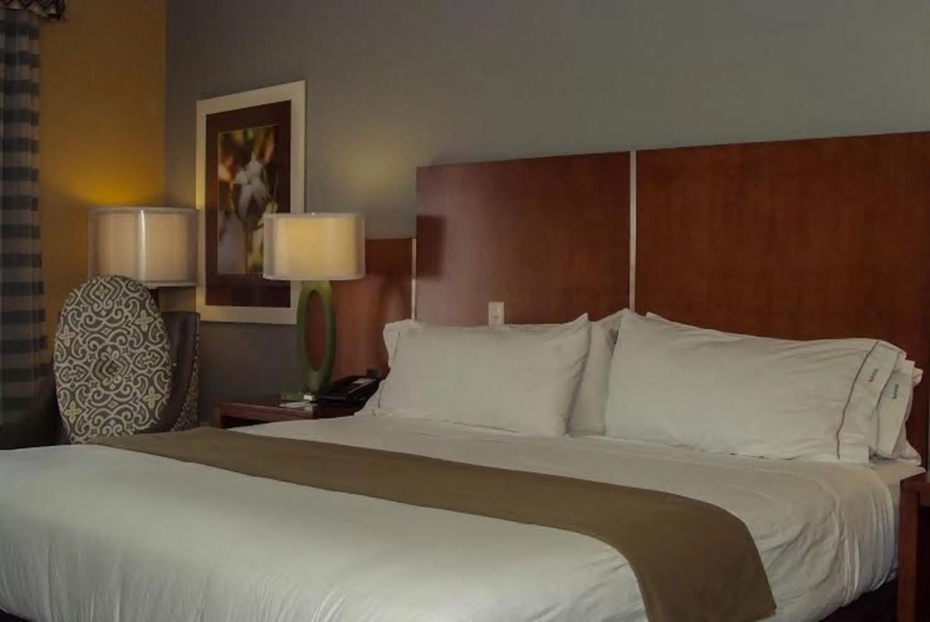 Photo of the whole room, Bed in Holiday Inn Express & Suites Perry-National Fairground Area, an IHG Hotel