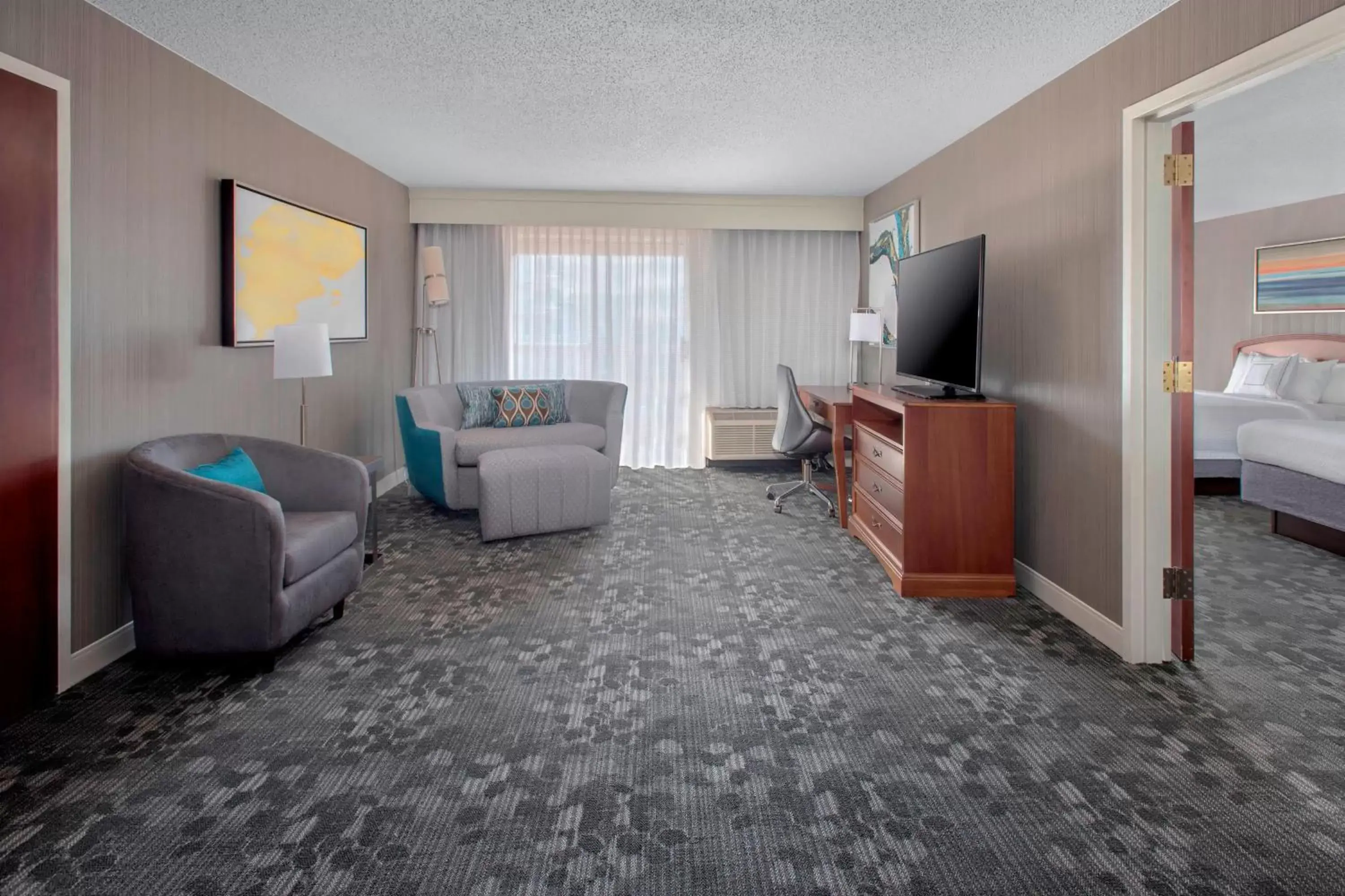 Living room, Seating Area in Courtyard by Marriott Basking Ridge