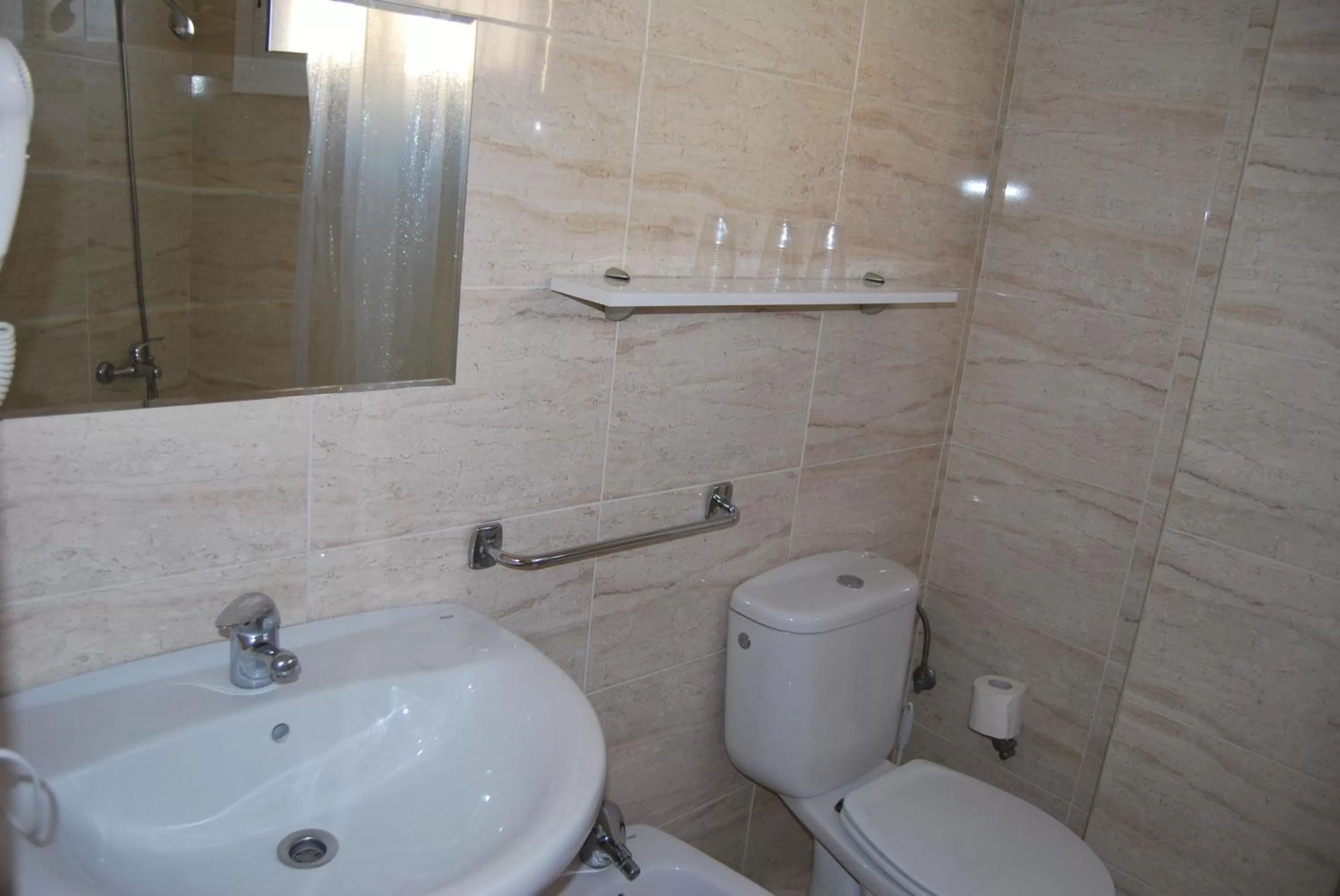 Toilet in Hotel Cosmos Tarragona