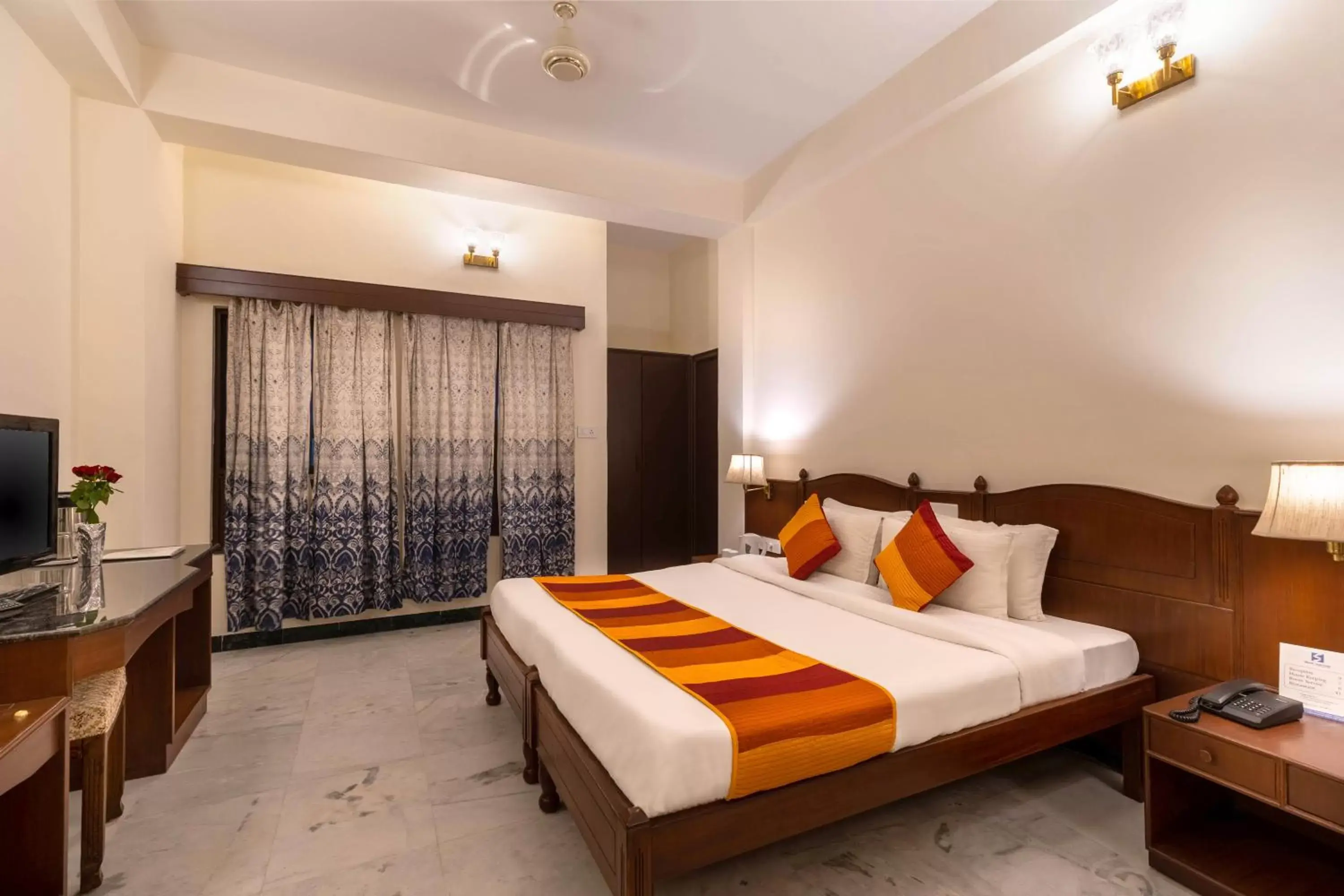 Bed in Hotel Sarovar On Lake Pichola