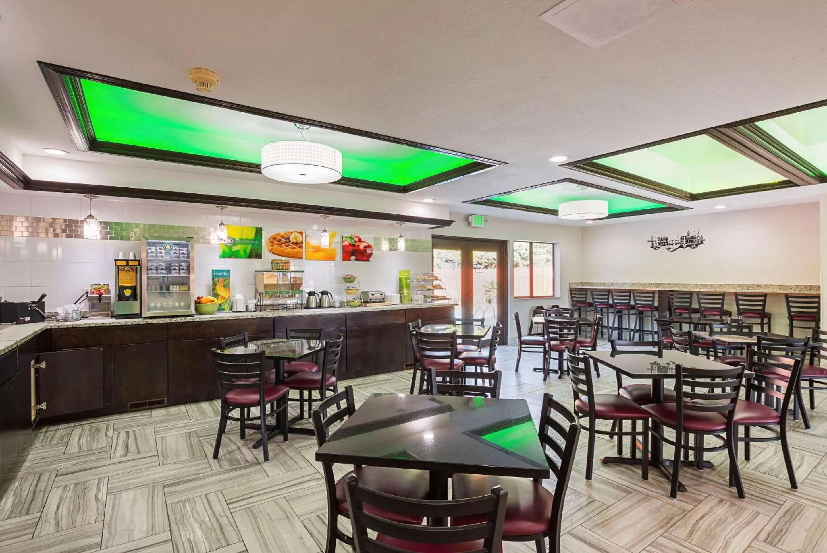 Restaurant/places to eat in Quality Inn & Suites Holland
