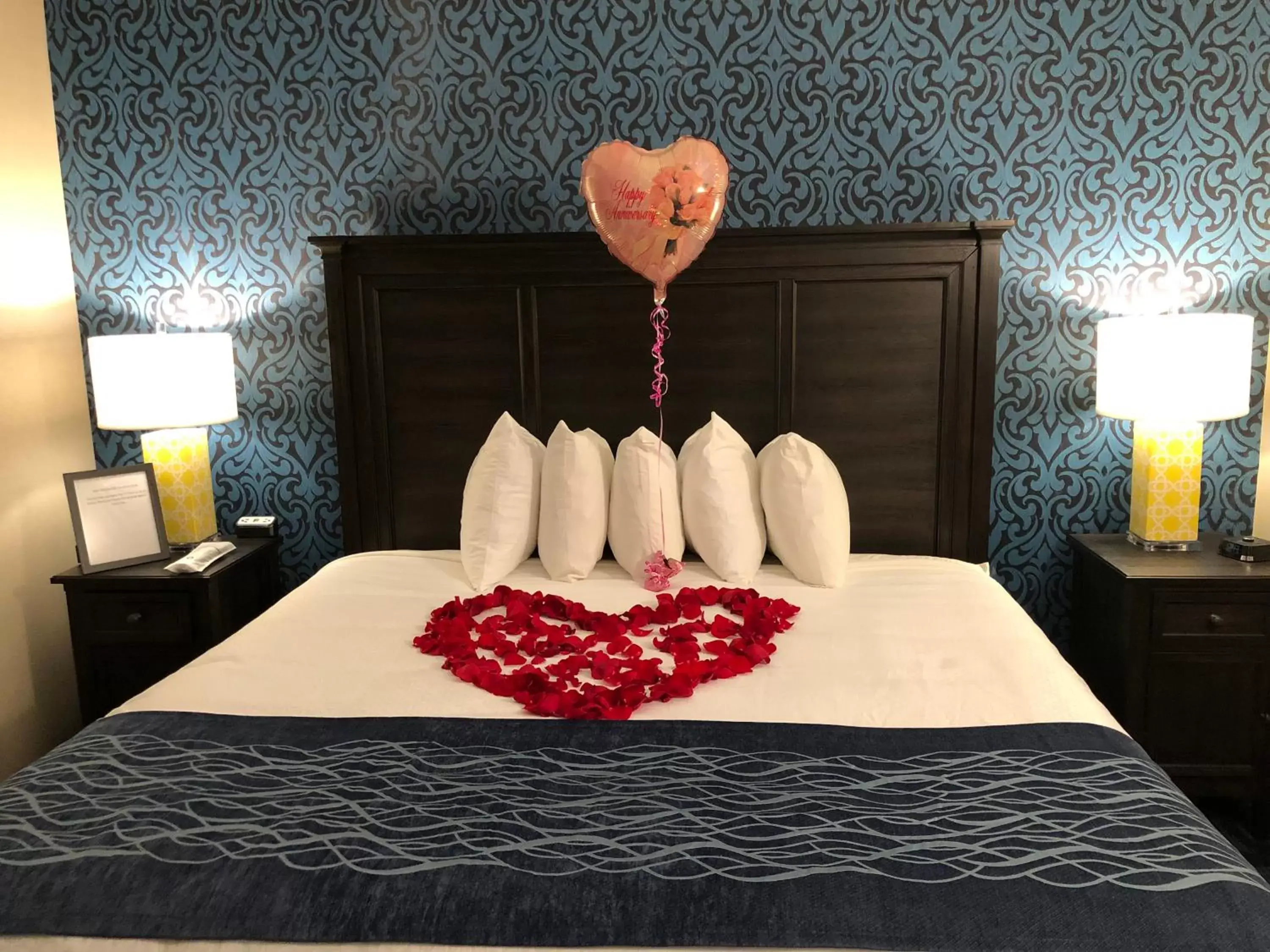 Bed in Riverside inn hannibal Bed in Riverside inn hannibal