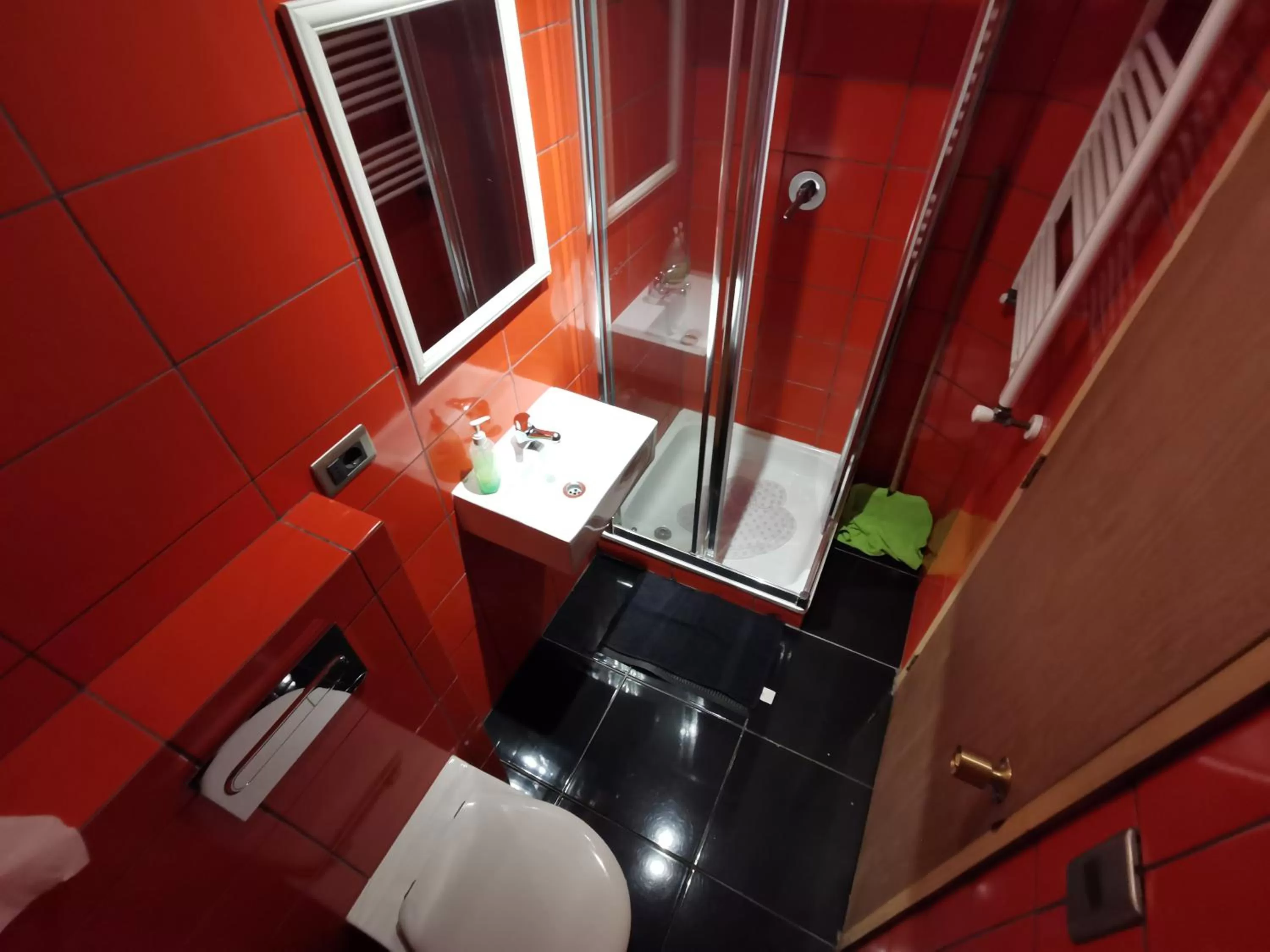 Shower in French Andes Apart Hostel