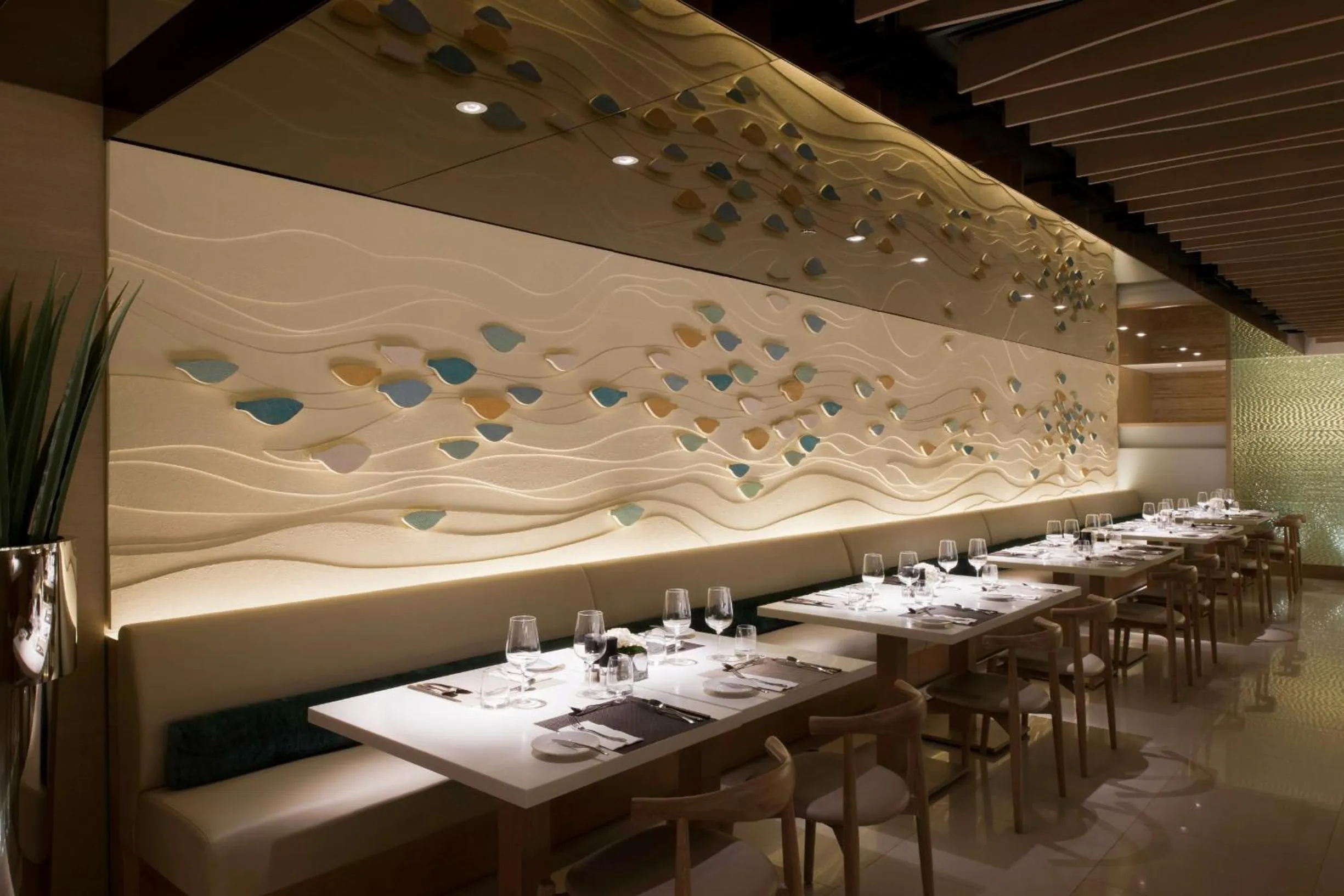 Restaurant/places to eat in Nina Hotel Island South