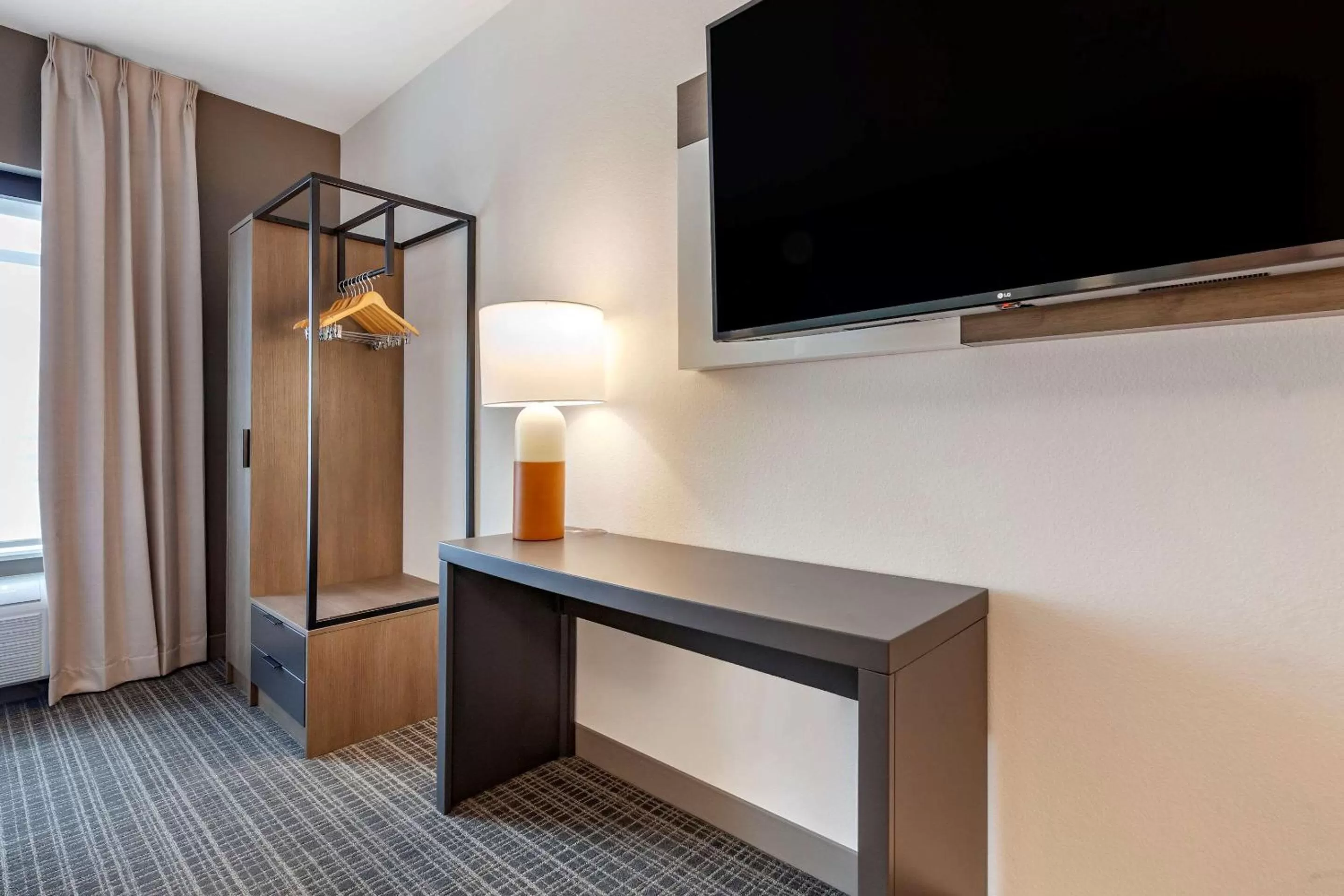 Photo of the whole room in Comfort Suites Cottage Grove-Madison