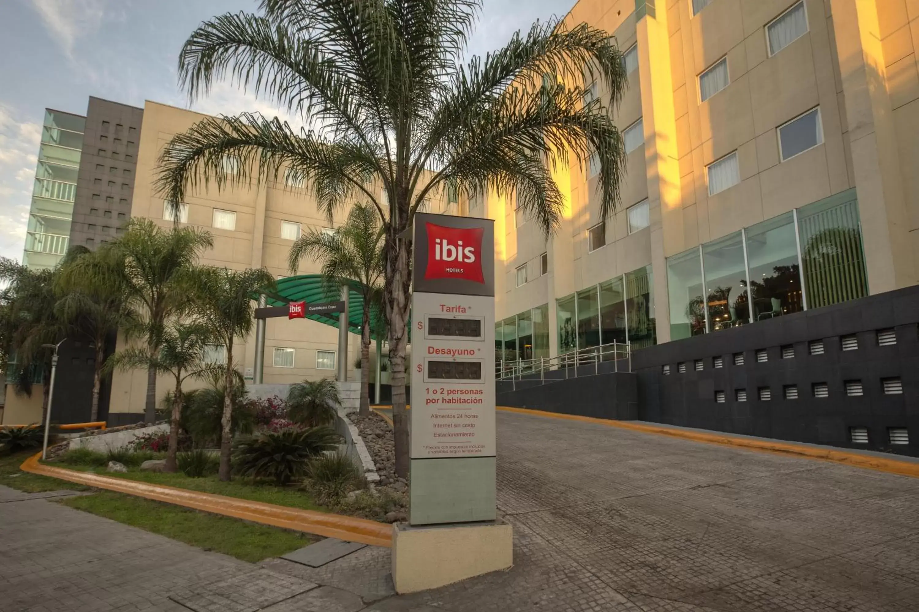 Facade/entrance, Property Building in Ibis Guadalajara Expo