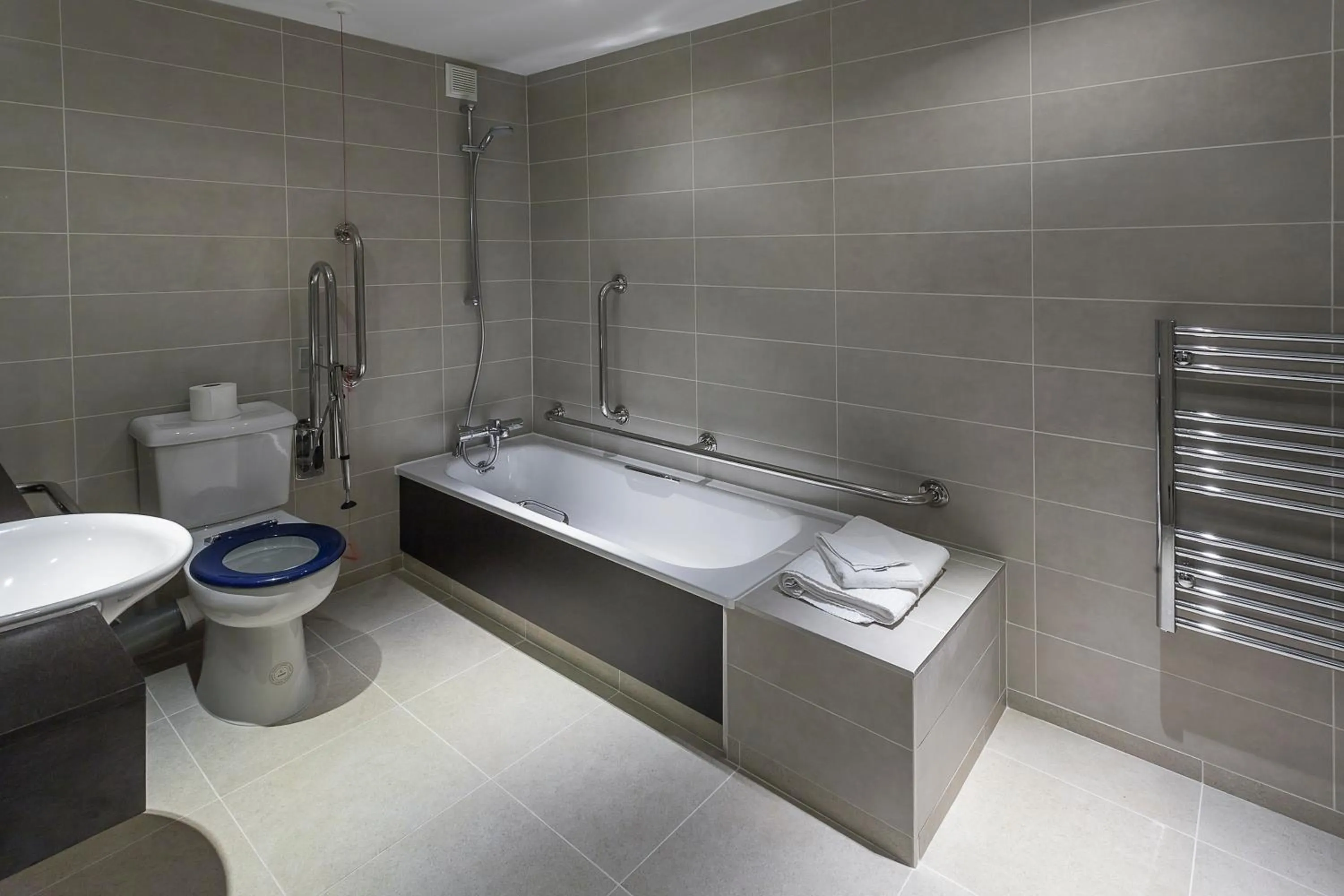 Bathroom in Best Western Plus Pinewood Manchester Airport-Wilmslow Hotel