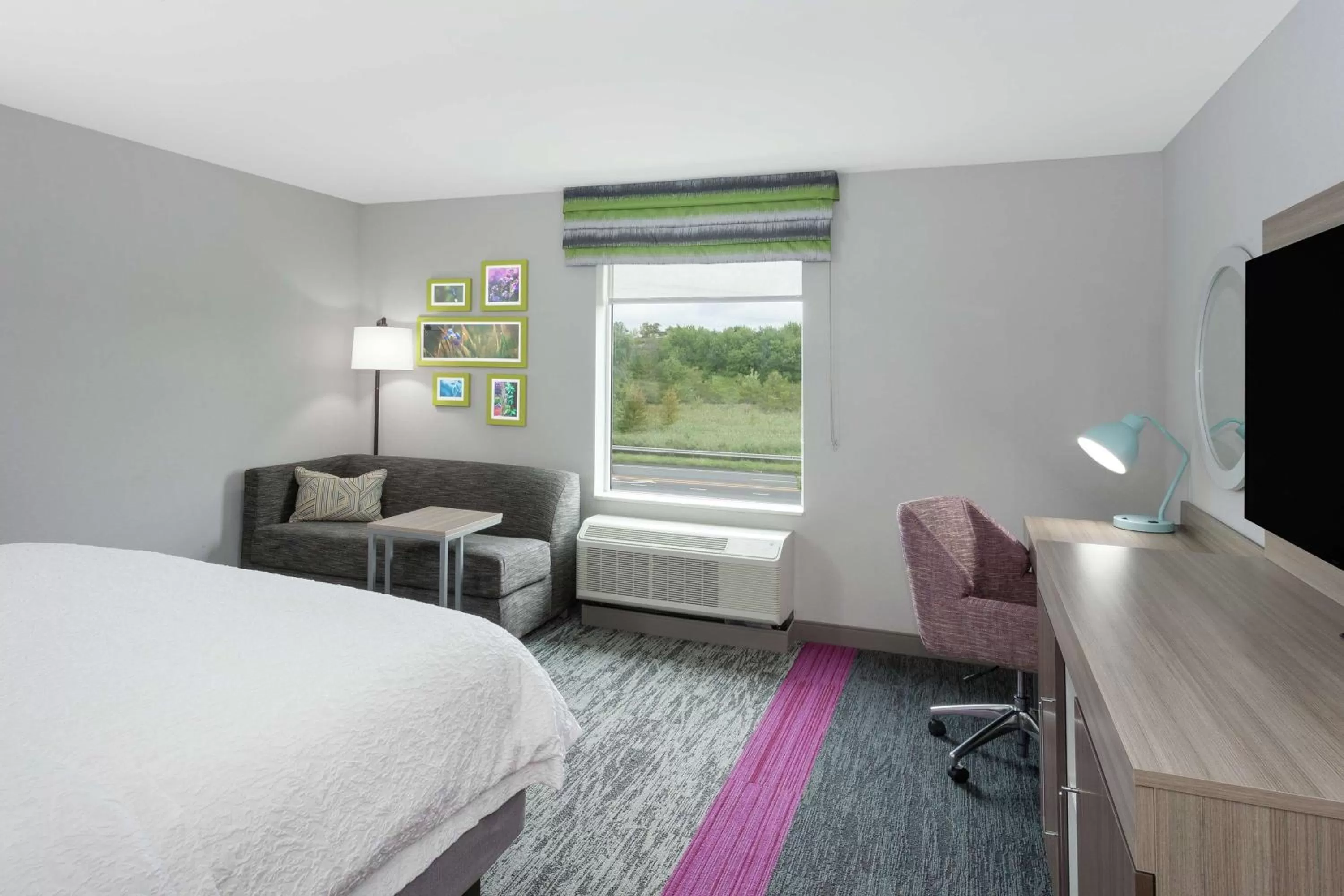 Bedroom, Bed in Hampton Inn & Suites Rocky Hill - Hartford South