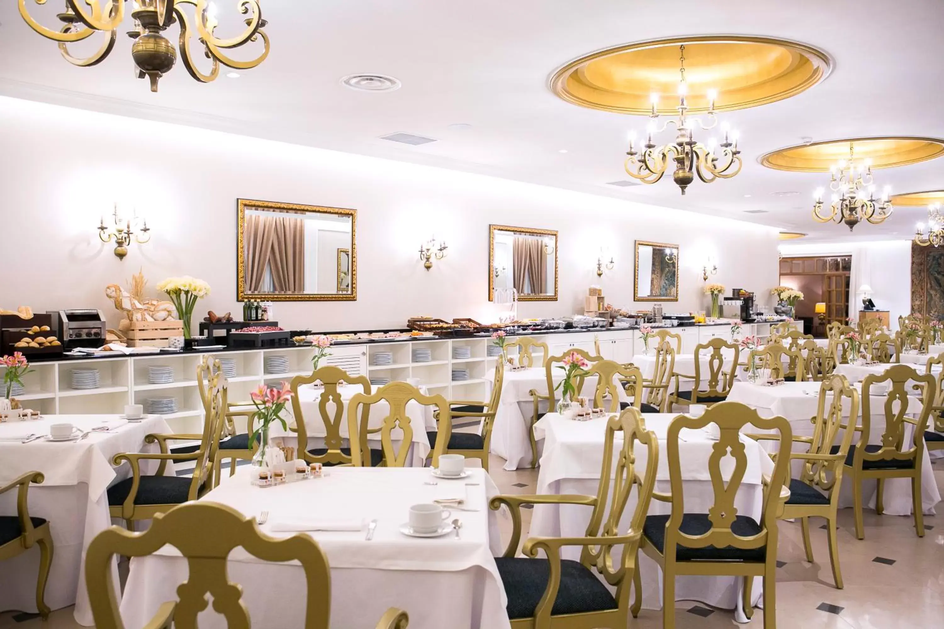 Buffet breakfast, Restaurant/Places to Eat in Eurostars Hotel de la Reconquista