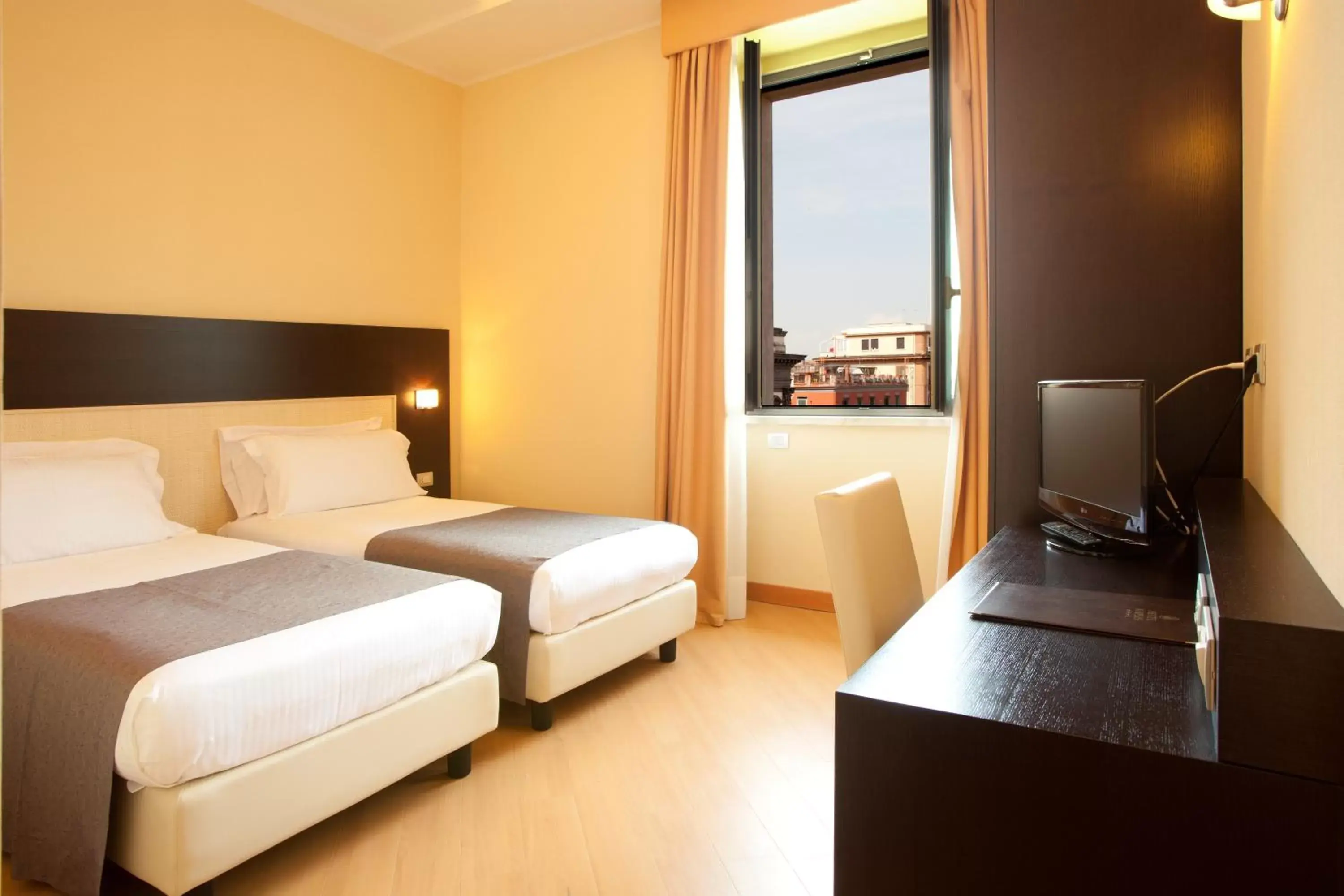 Balcony/Terrace, Bed in Hotel Naples