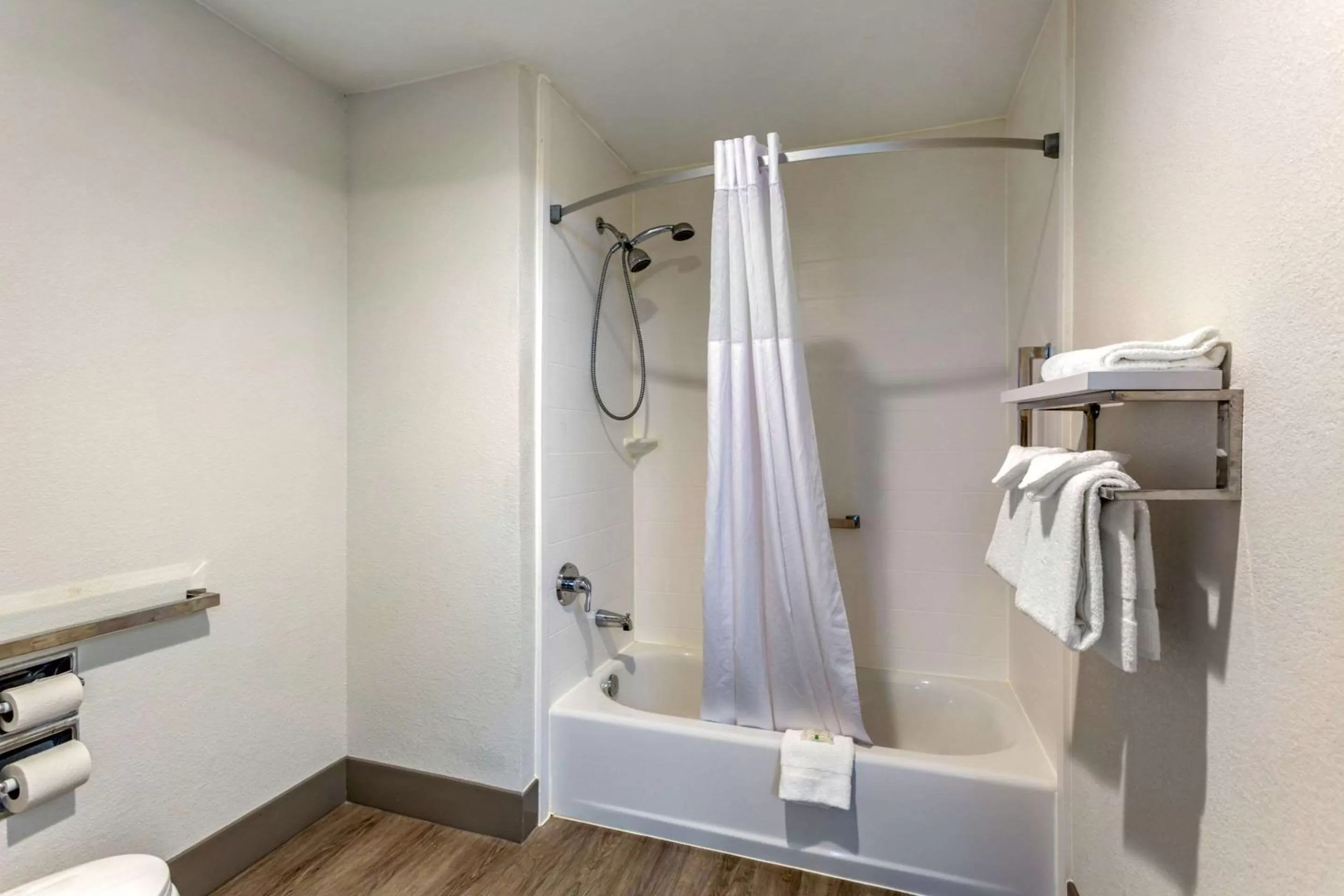 Photo of the whole room in Quality Inn Murfreesboro-University Area