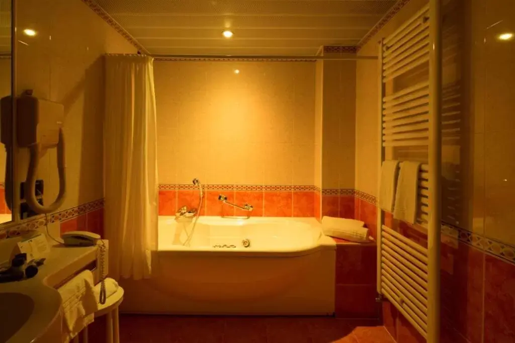 Bath, Bathroom in Bonotto Hotel Belvedere