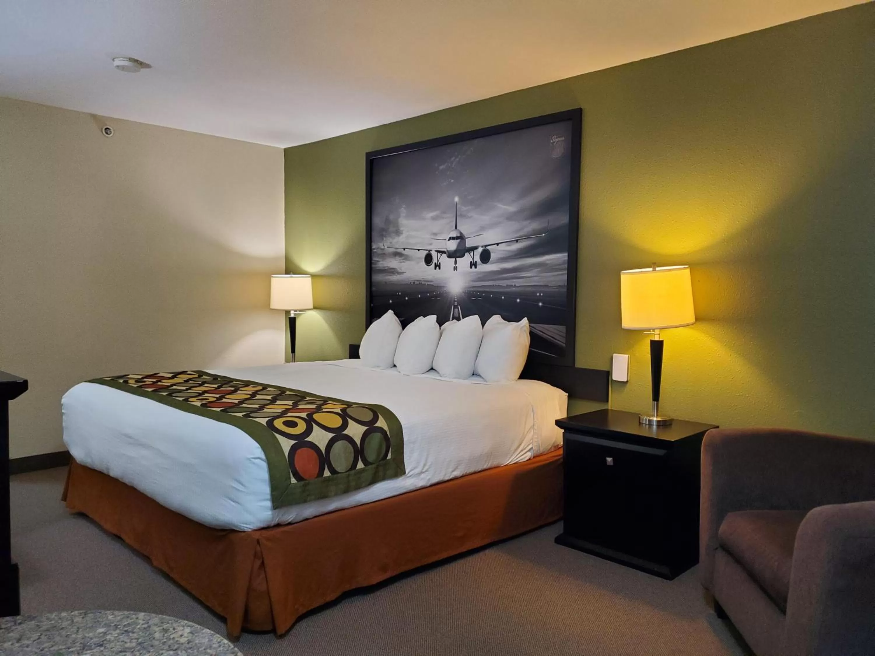 Bedroom, Bed in Super 8 by Wyndham Edmonton International Airport