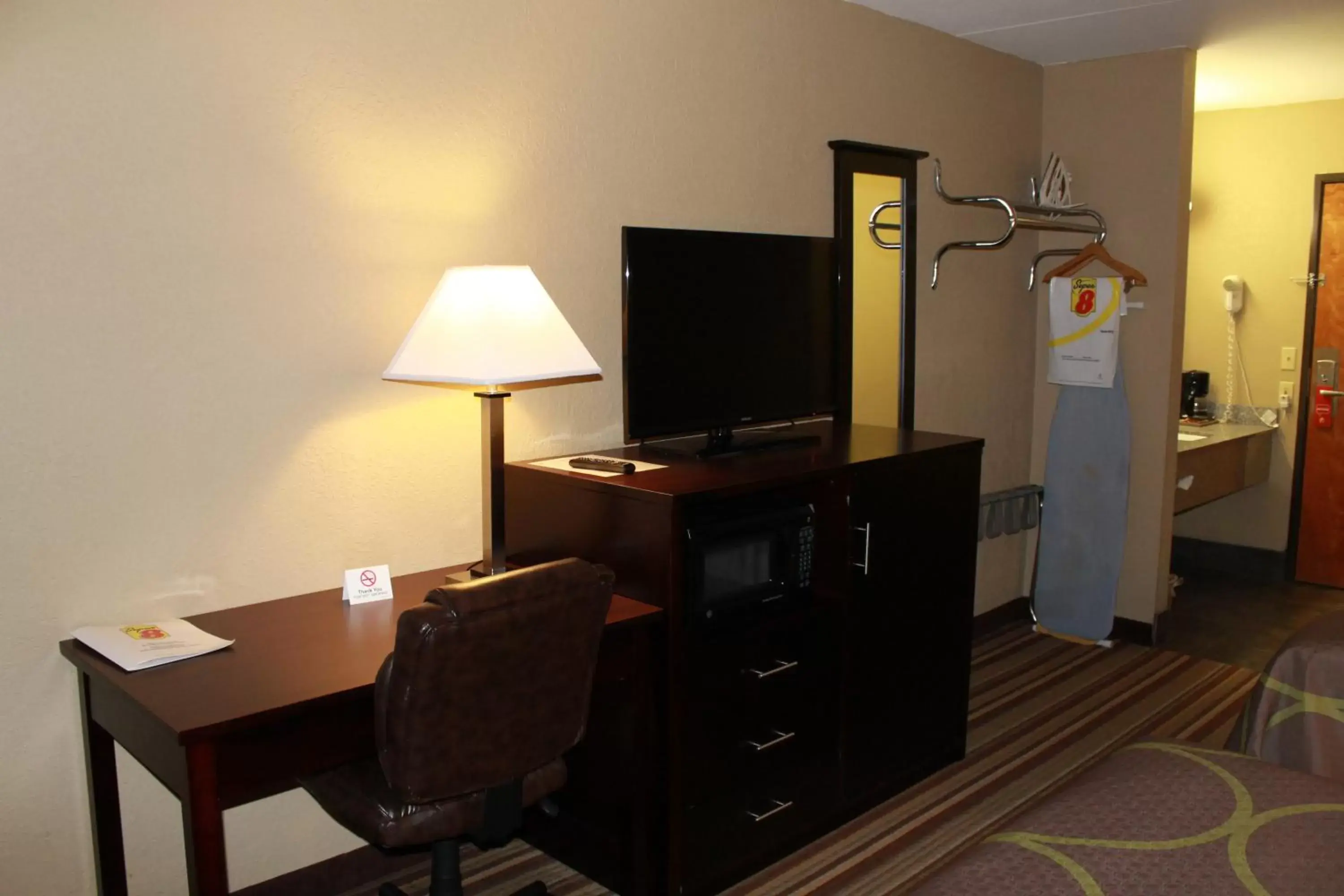 TV and multimedia, TV/Entertainment Center in Super 8 by Wyndham Morrilton