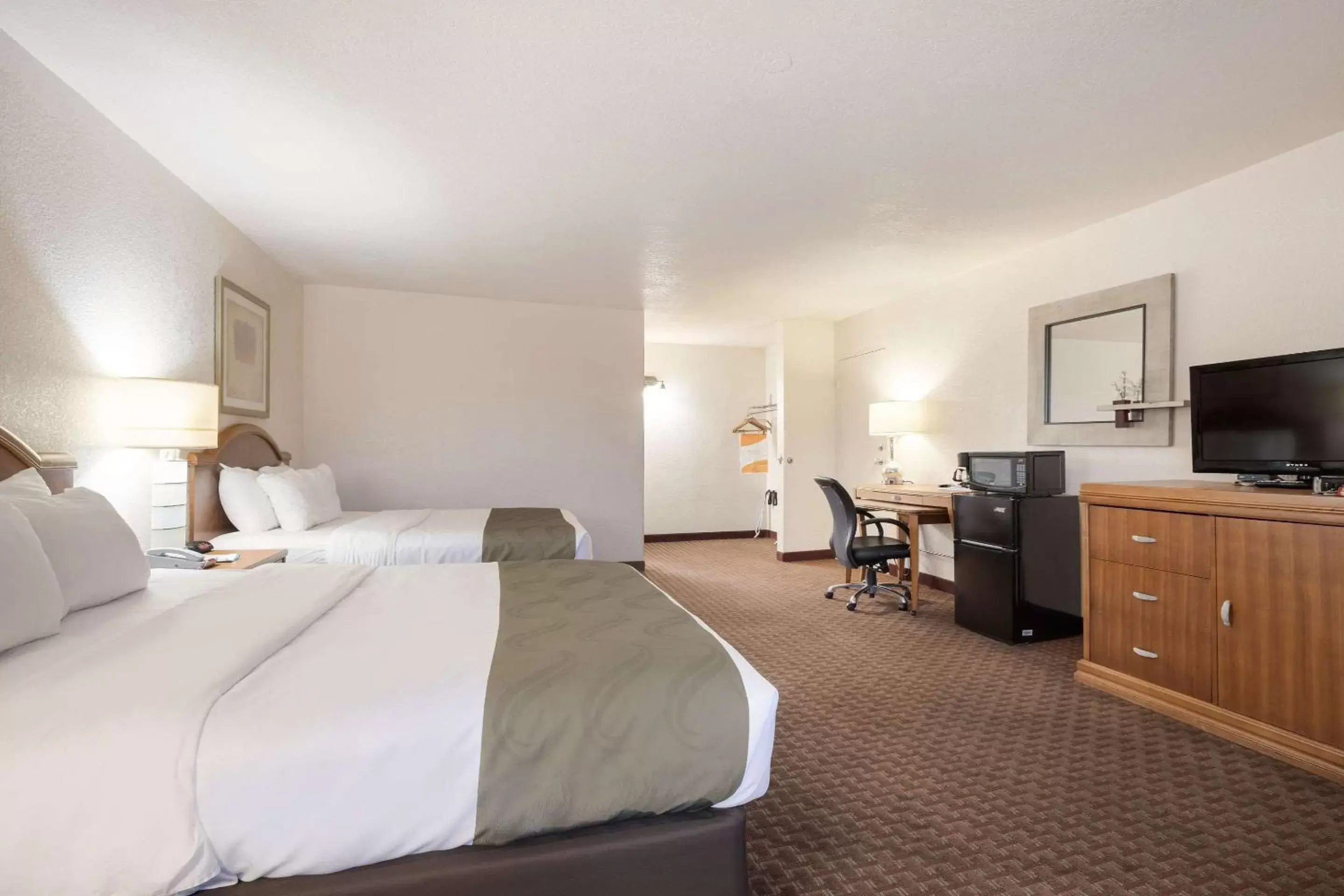 Photo of the whole room, Bed in Quality Inn & Suites Lake Havasu City