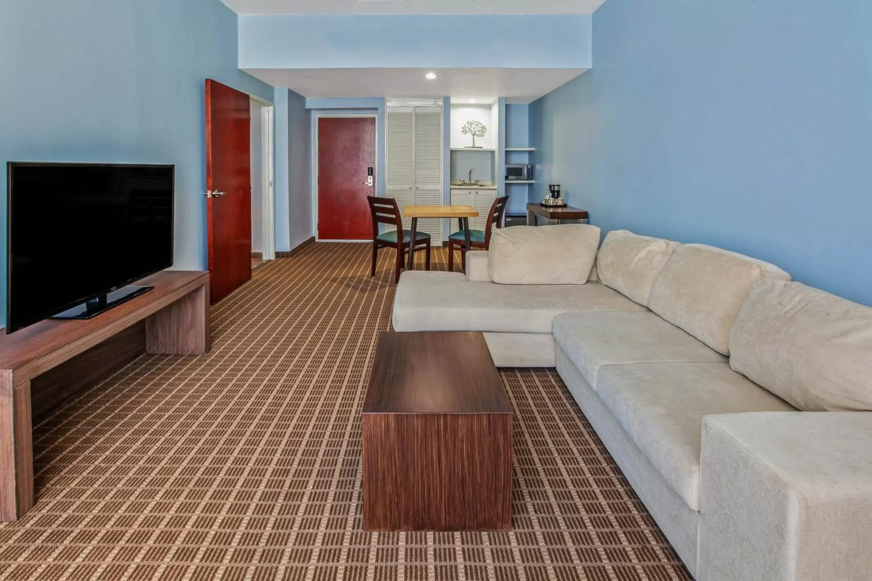 Living room, Seating Area in CHN Hotel Monterrey Centro, Trademark Collection by Wyndham