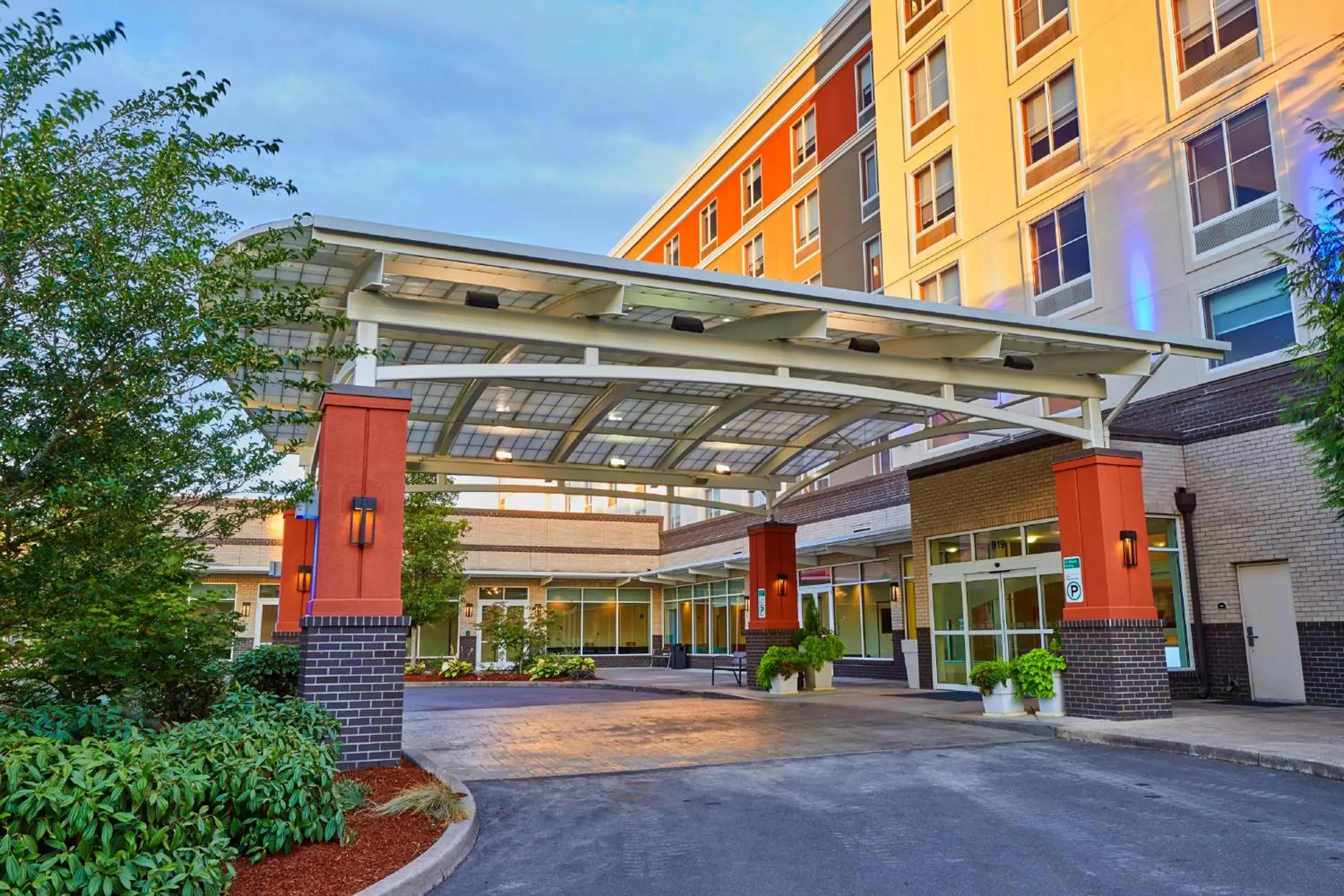 Property Building in Holiday Inn Express : Eugene - Springfield, an IHG Hotel