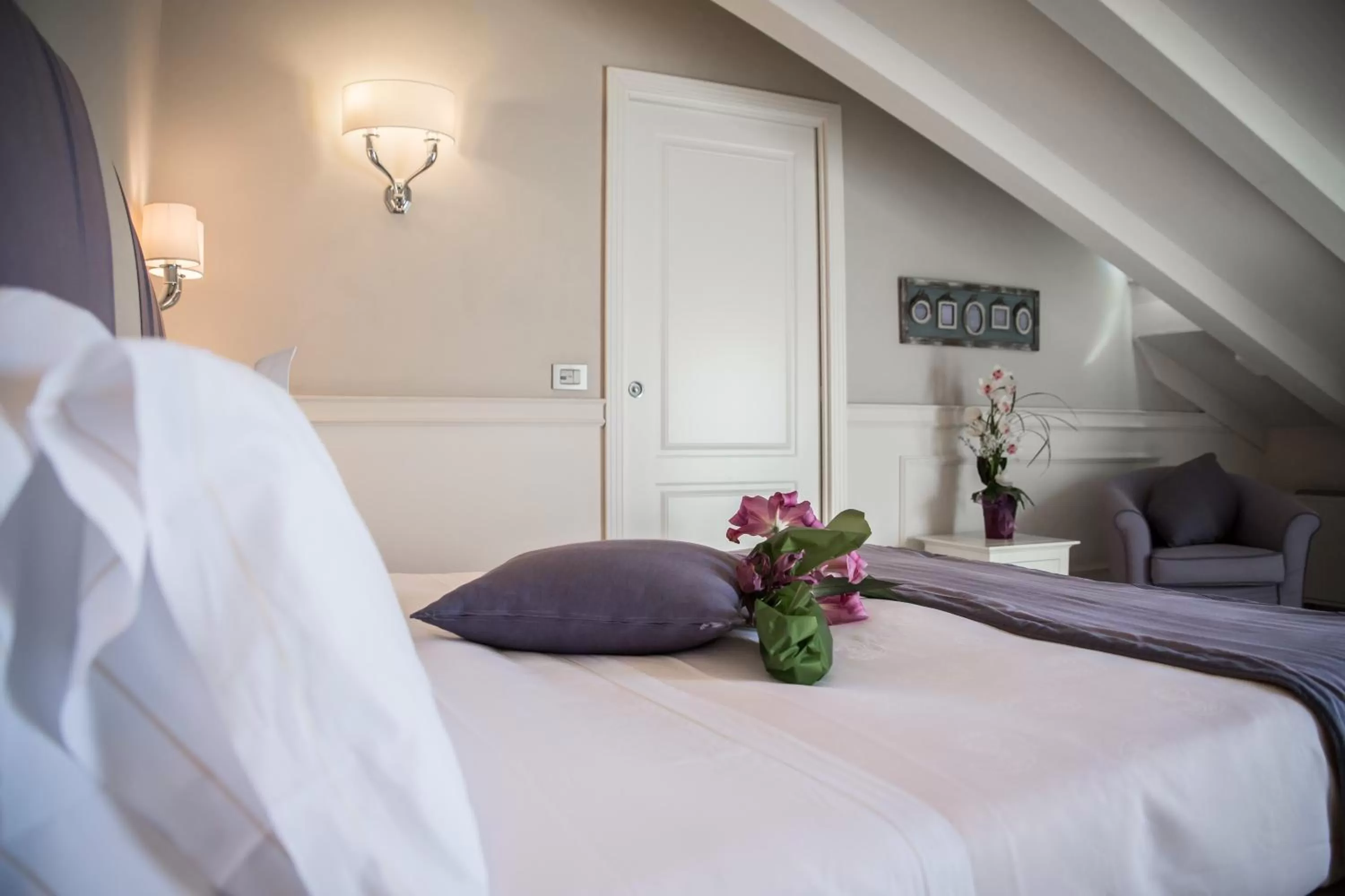 Bedroom, Bed in Victoria Hotel Letterario