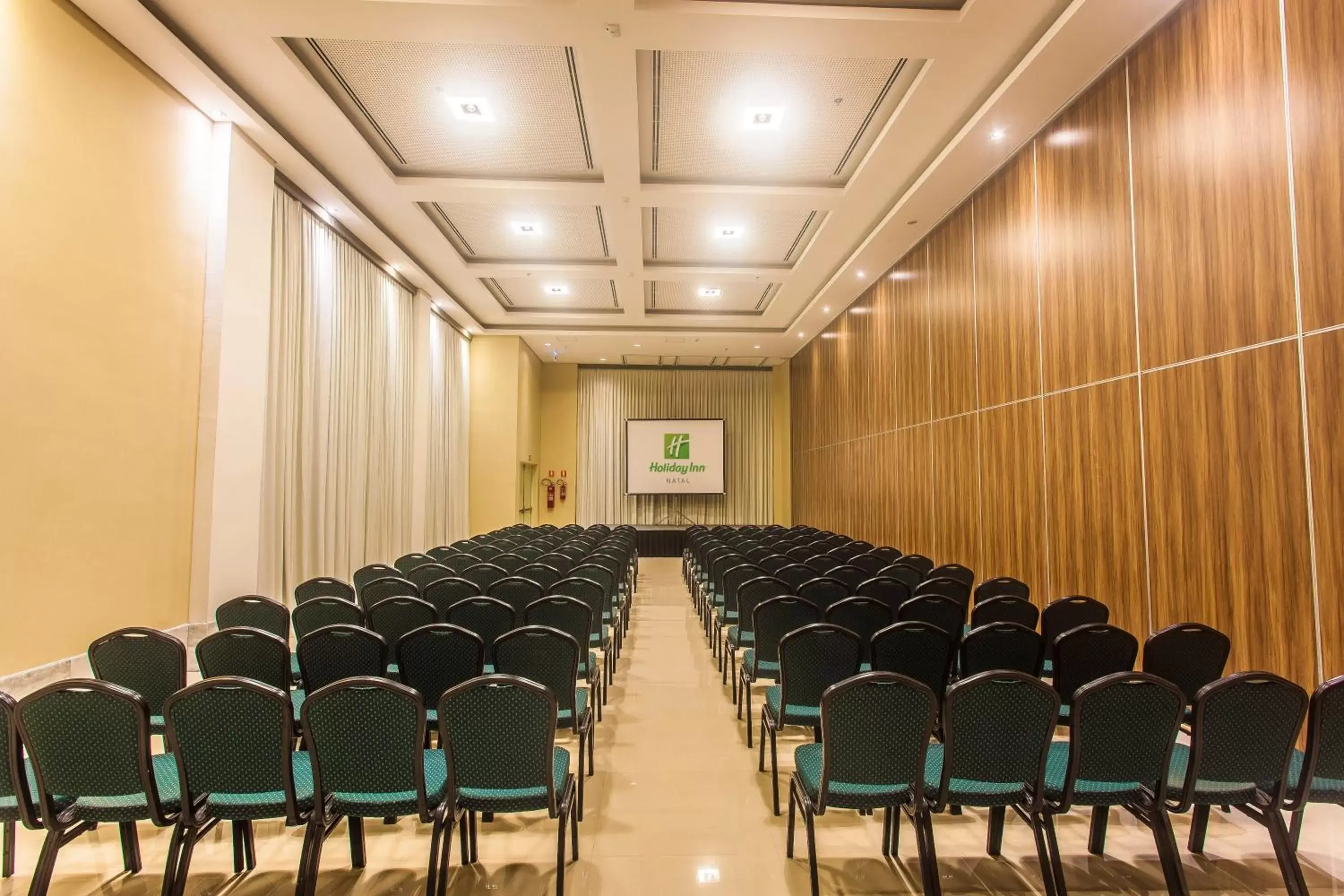 Meeting/conference room in Holiday Inn Natal, an IHG Hotel