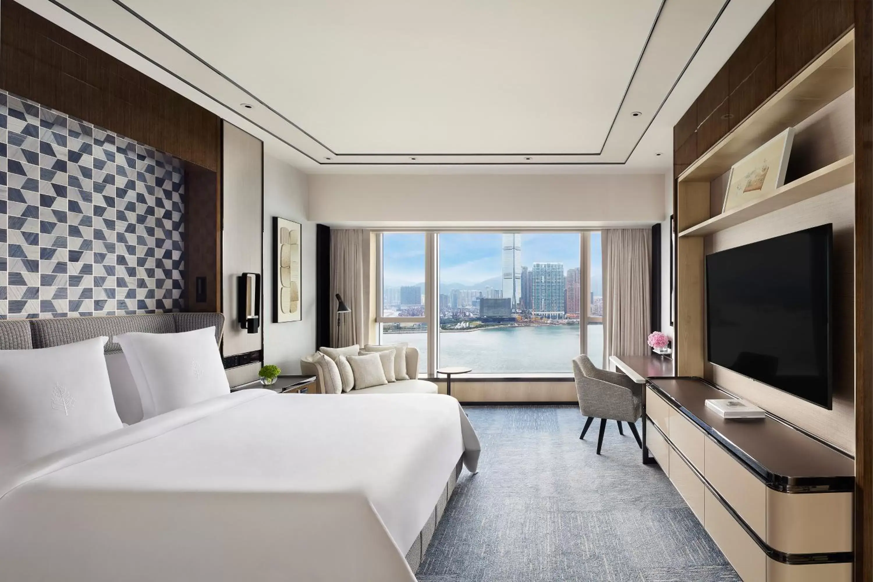 Bed in Four Seasons Hotel Hong Kong