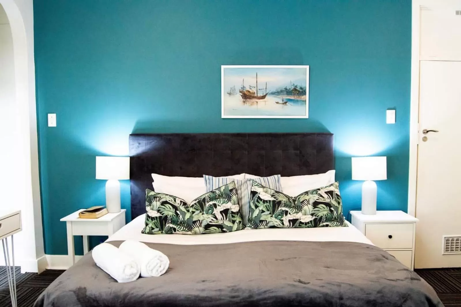 Bed in Thistle Hotel