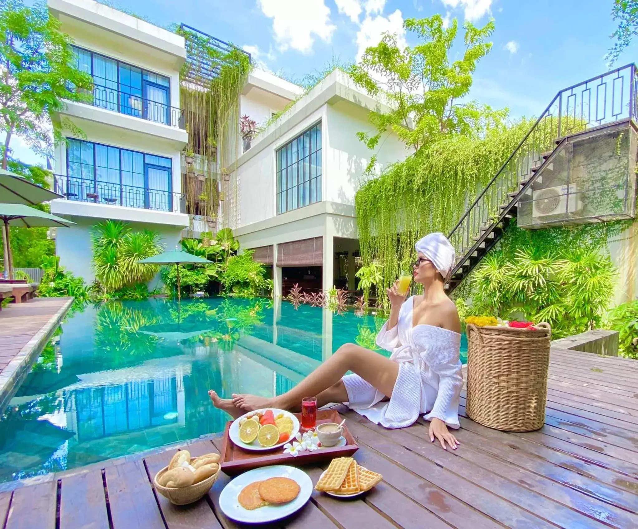 Swimming pool in Vihara Angkor