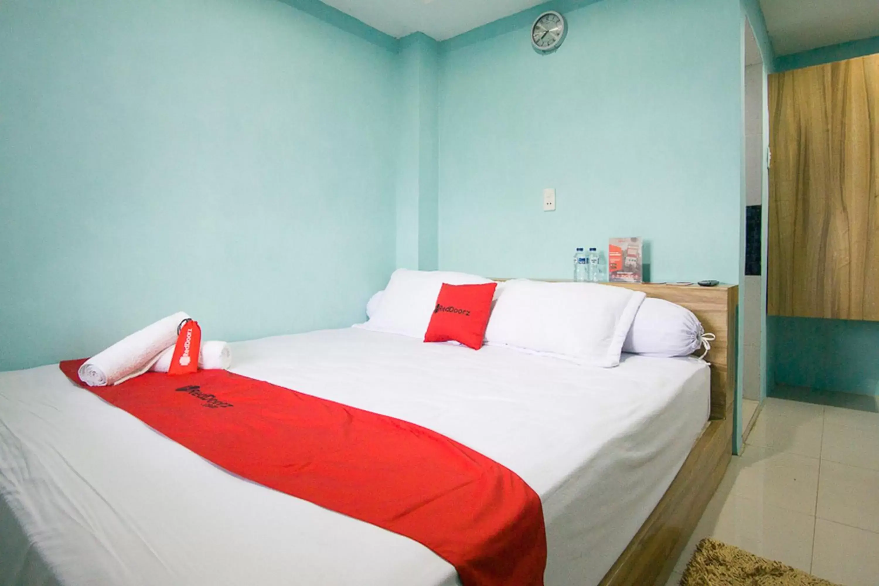 Bed in RedDoorz near Mikie Holiday Funland Berastagi Bed in RedDoorz near Mikie Holiday Funland Berastagi