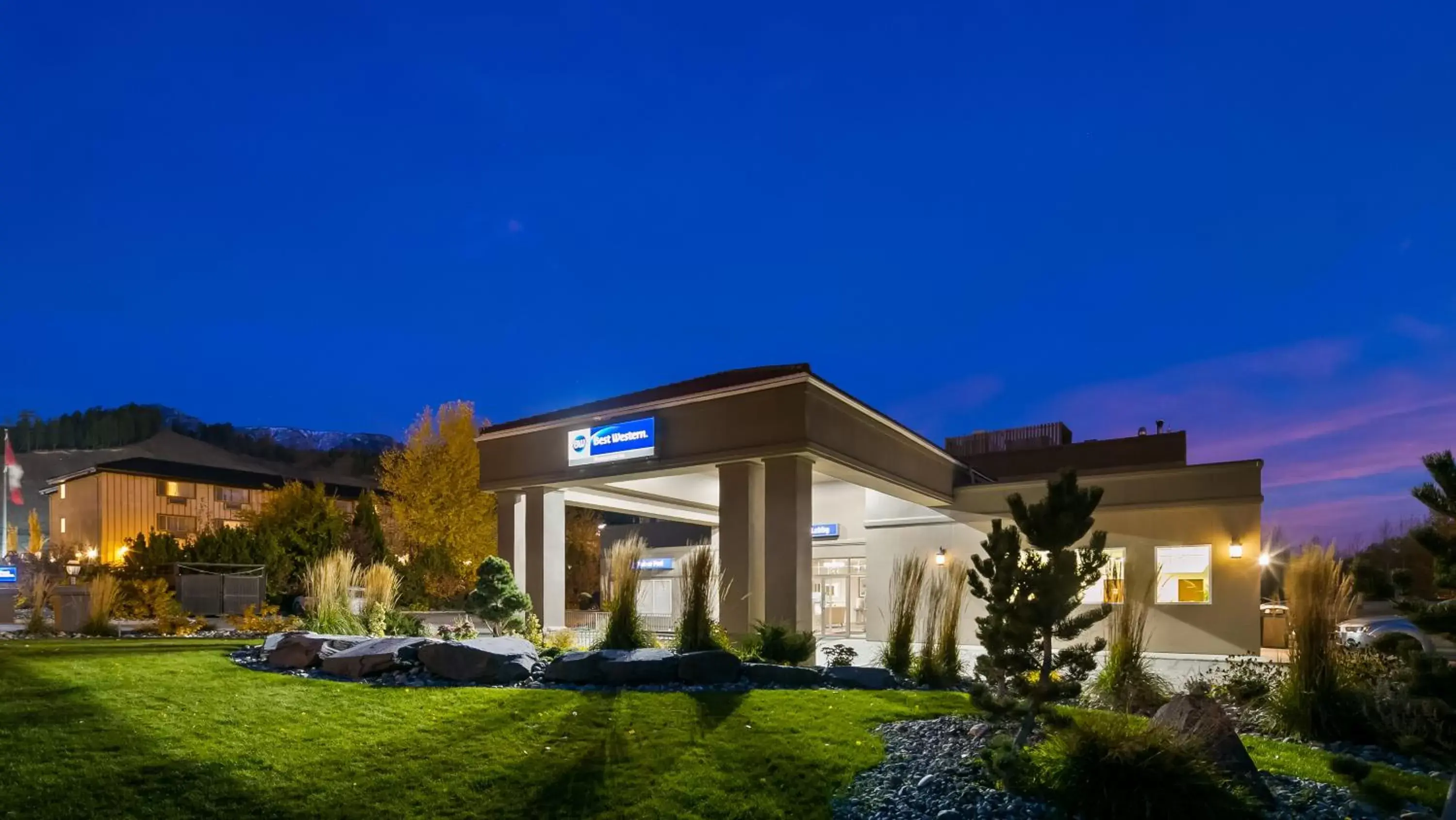Property Building in Best Western Mountainview Inn