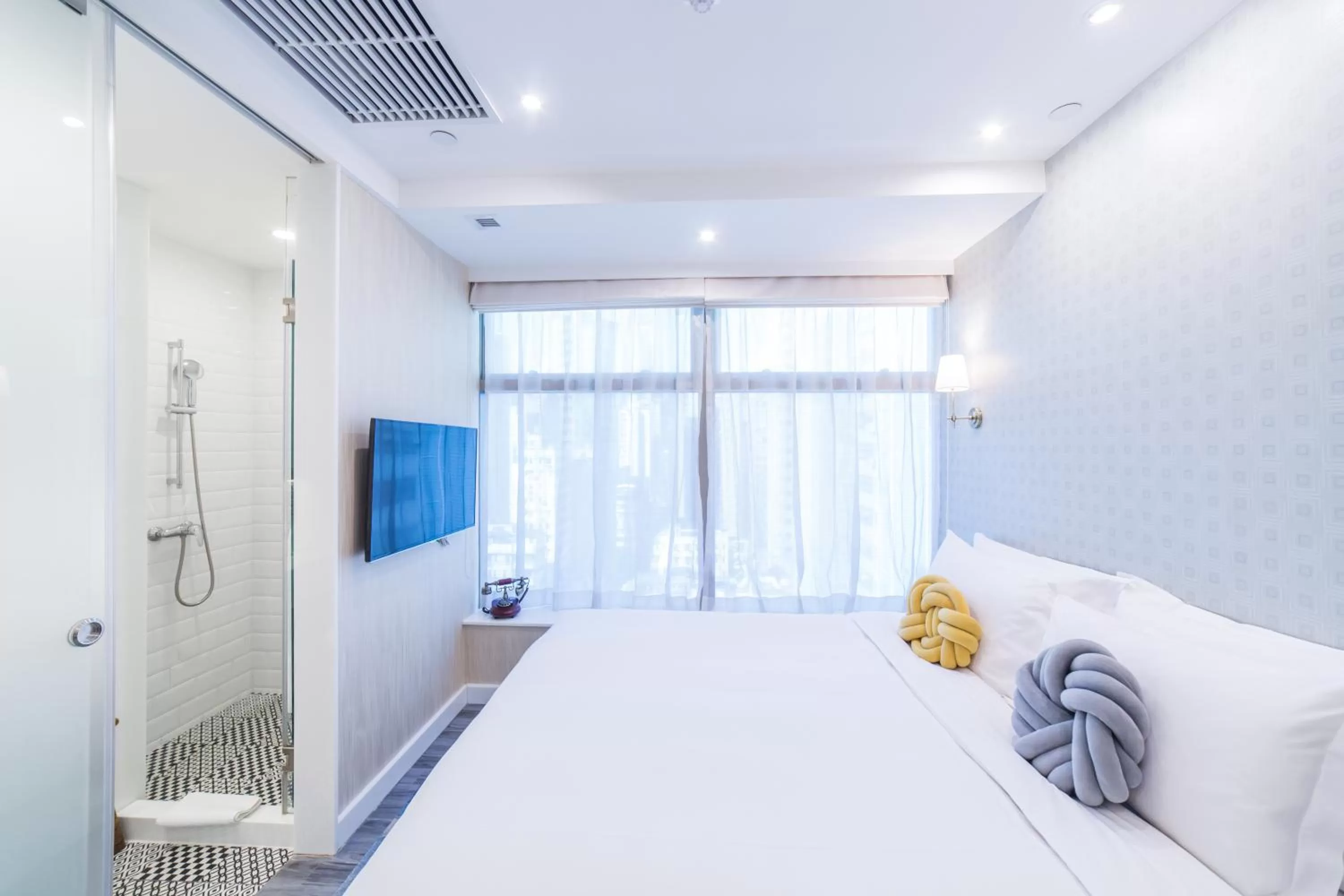 Bed in Tung Nam Lou Art Hotel