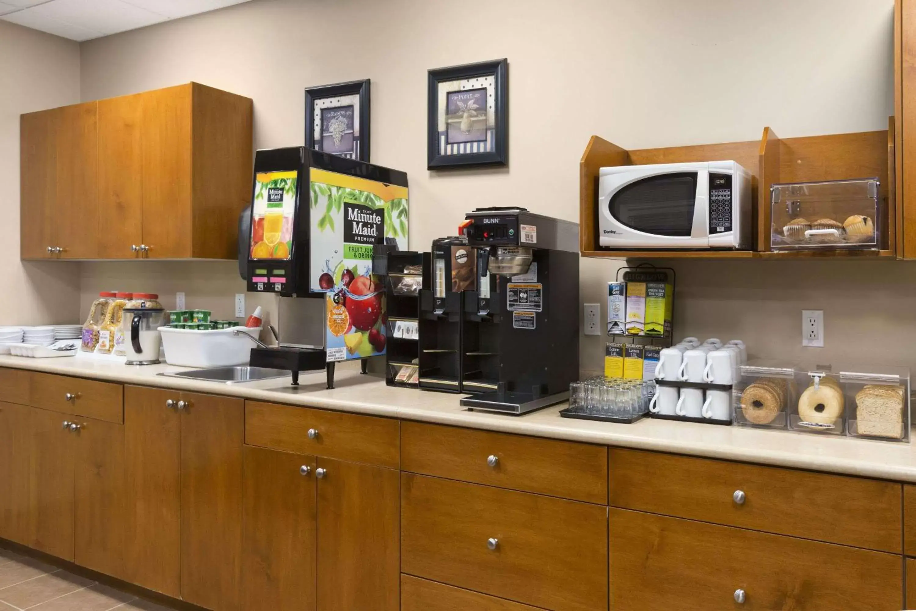 Restaurant/places to eat in Days Inn by Wyndham Chetwynd Restaurant/places to eat in Days Inn by Wyndham Chetwynd