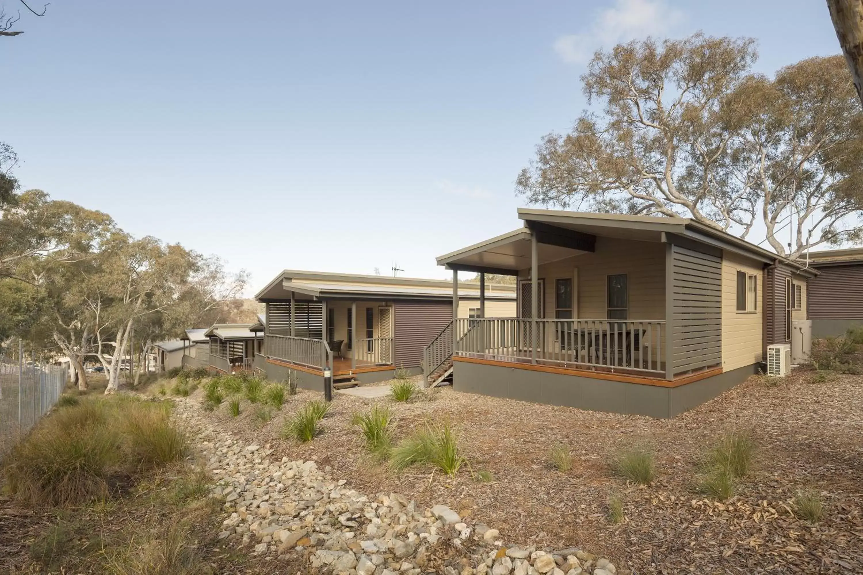 Garden view in Alivio Tourist Park Canberra Garden view in Alivio Tourist Park Canberra