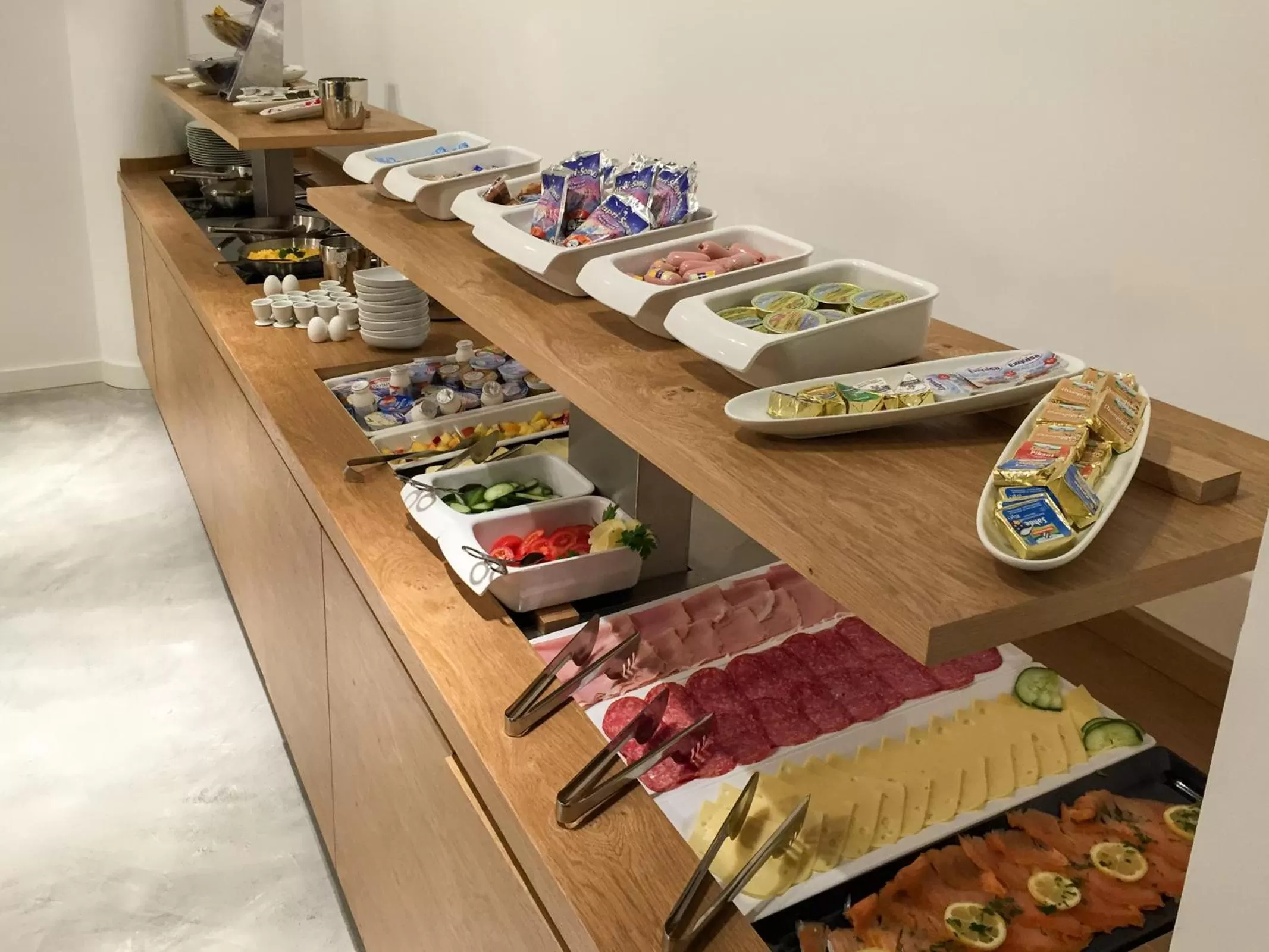 Restaurant/places to eat in Bayer 89 Vi Vadi Hotel