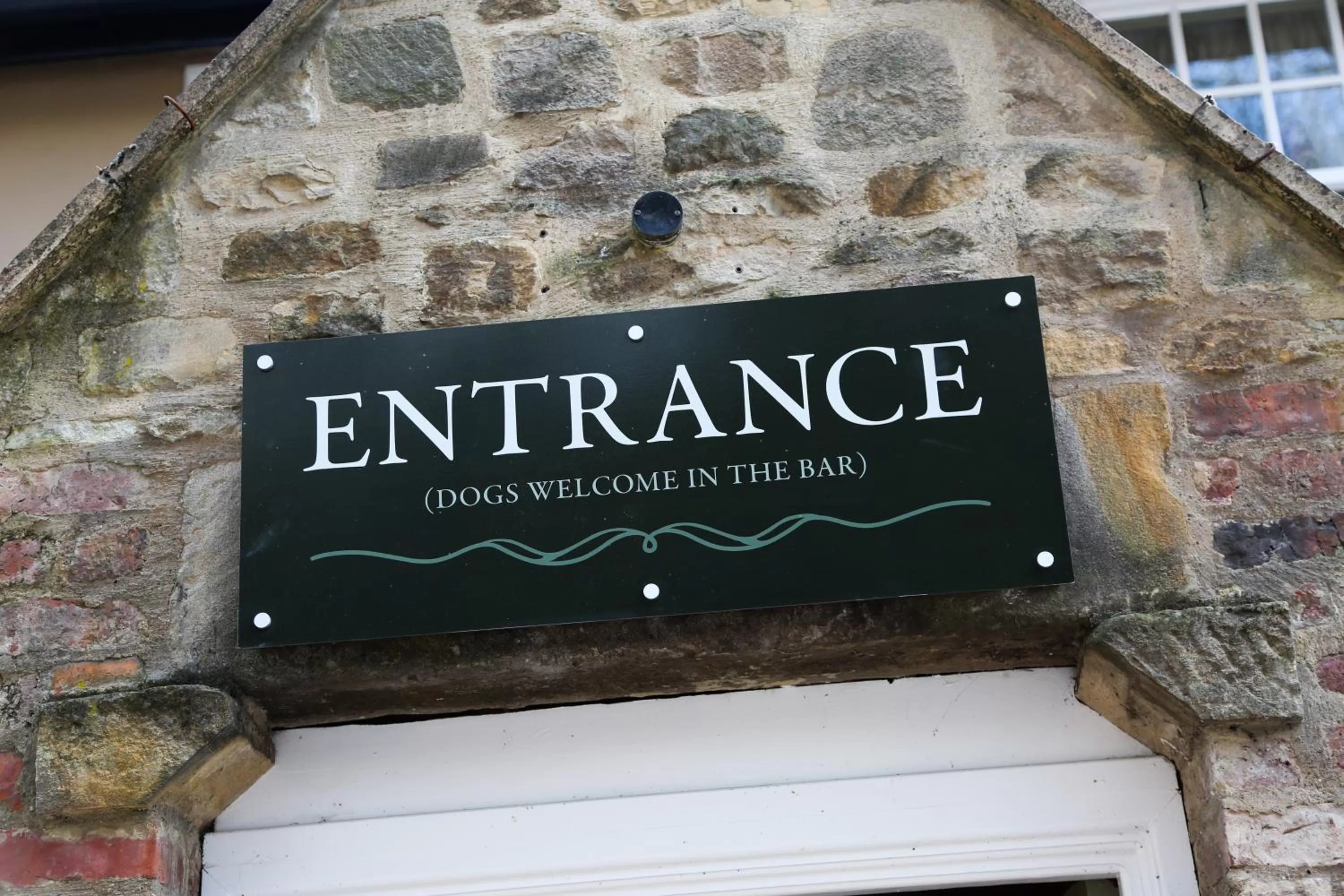 Logo/Certificate/Sign in The Kingslodge Inn - The Inn Collection Group