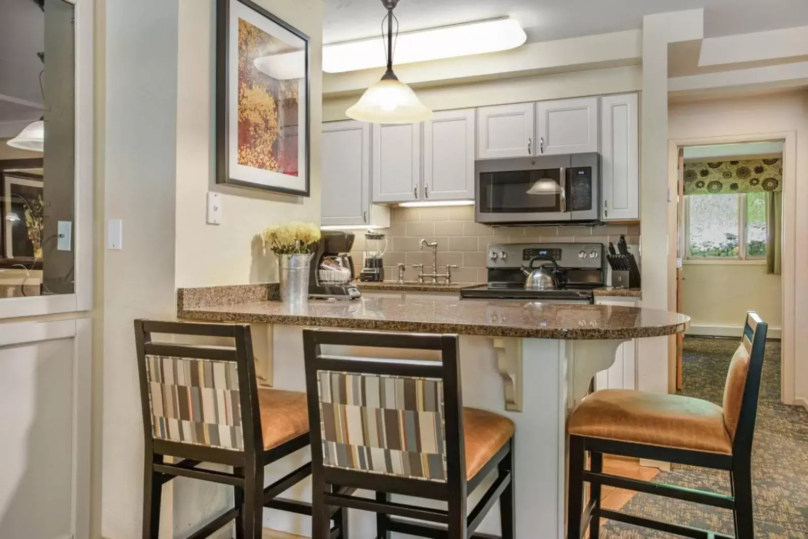 Kitchen or kitchenette, Kitchen/Kitchenette in Bluegreen's StreamSide at Vail