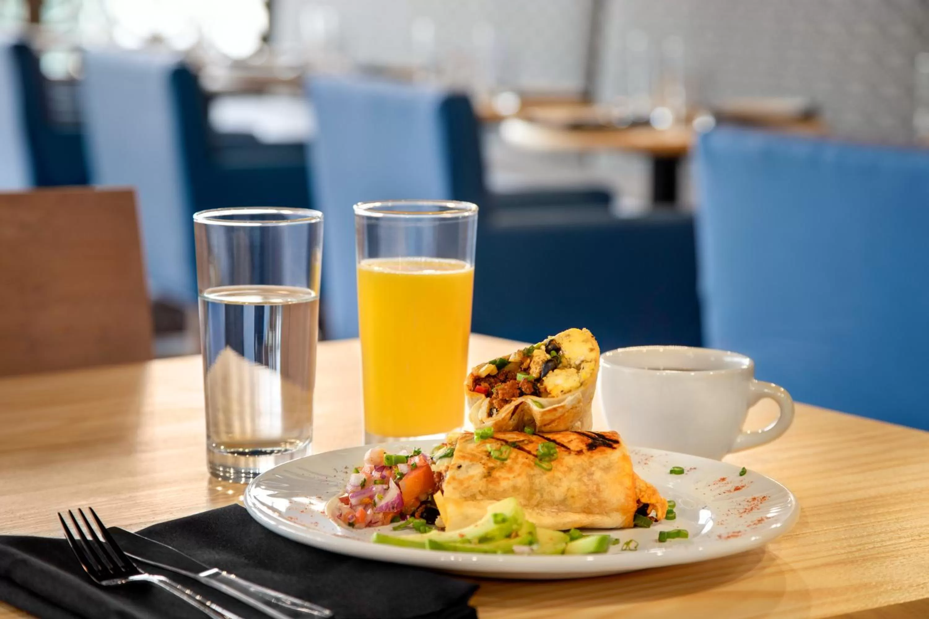 Restaurant/places to eat in Holiday Inn Philadelphia Arpt-Stadium Area by IHG