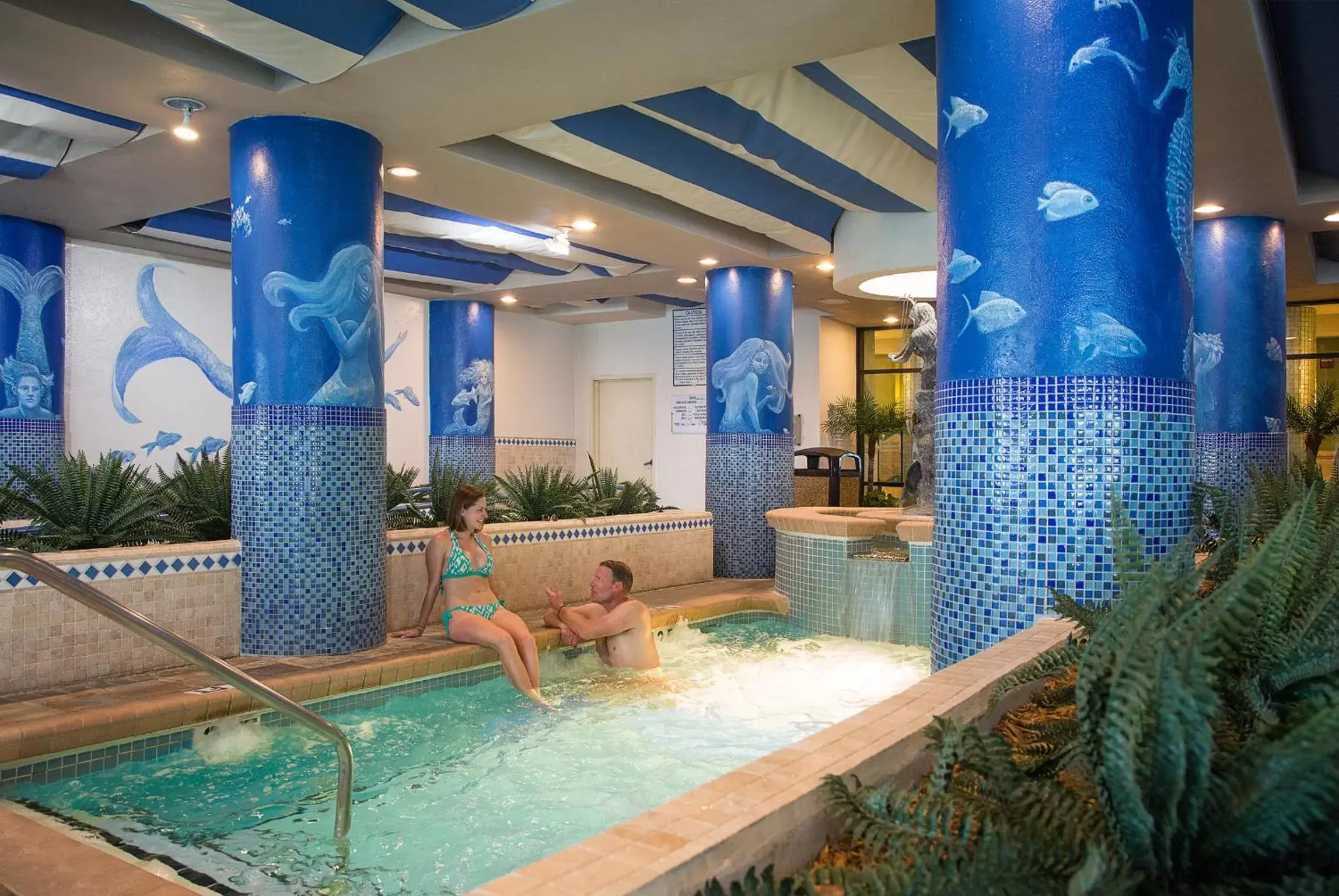 Hot Tub, Swimming Pool in Coral Beach Resort