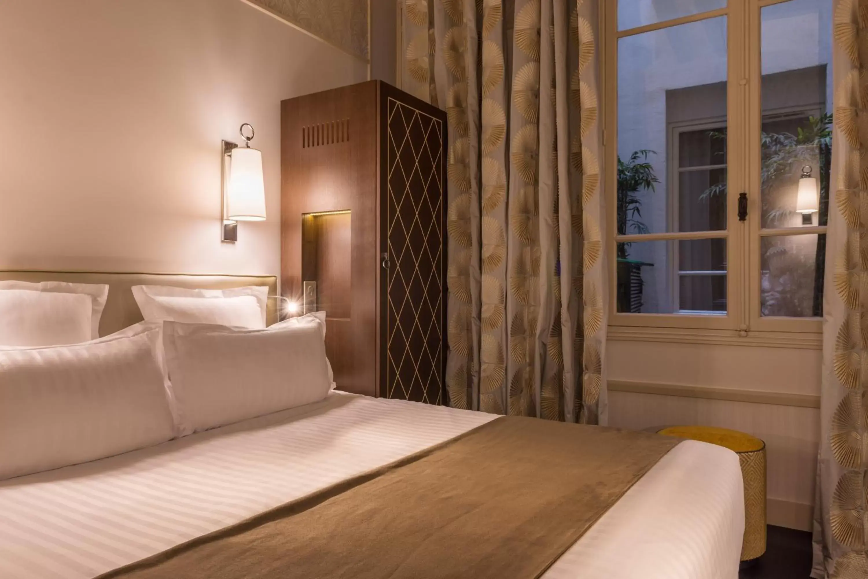 Photo of the whole room, Bed in Crystal Hotel Photo of the whole room, Bed in Crystal Hotel