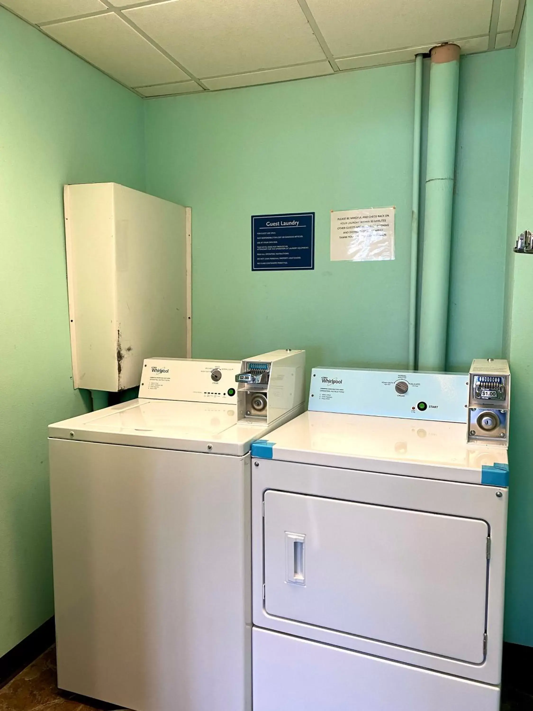 washing machine, Kitchen/Kitchenette in Bangor Suites Airport Hotel