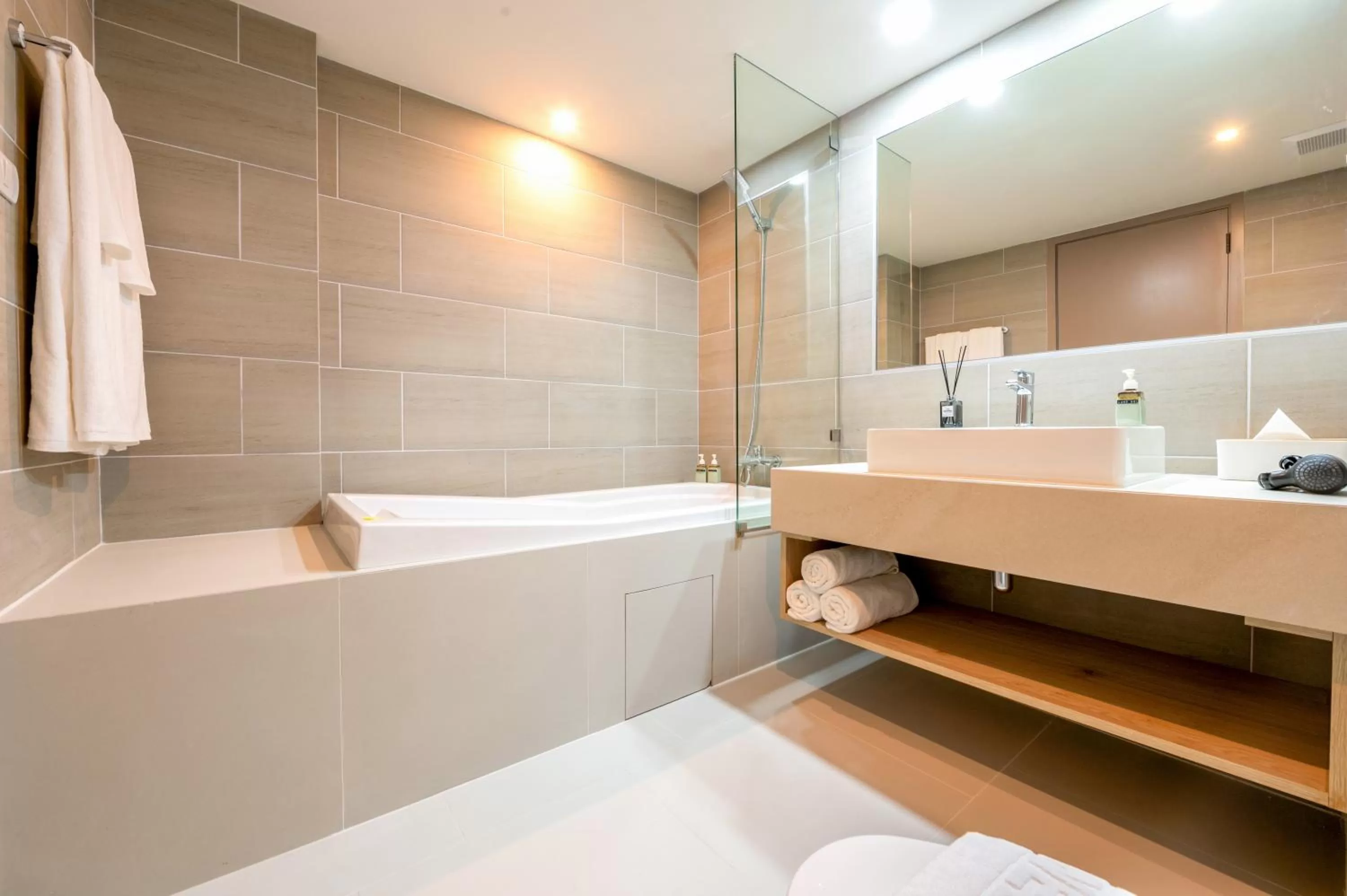 Shower in HOMA Si Racha