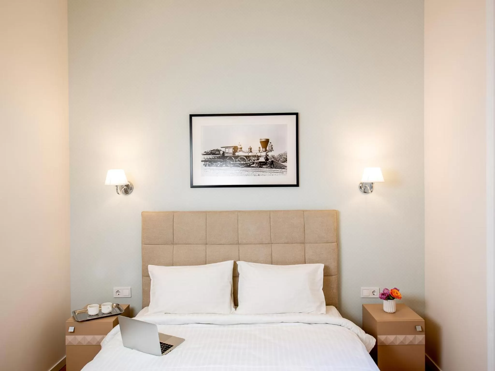 Bed in Art Deco Central Rooms