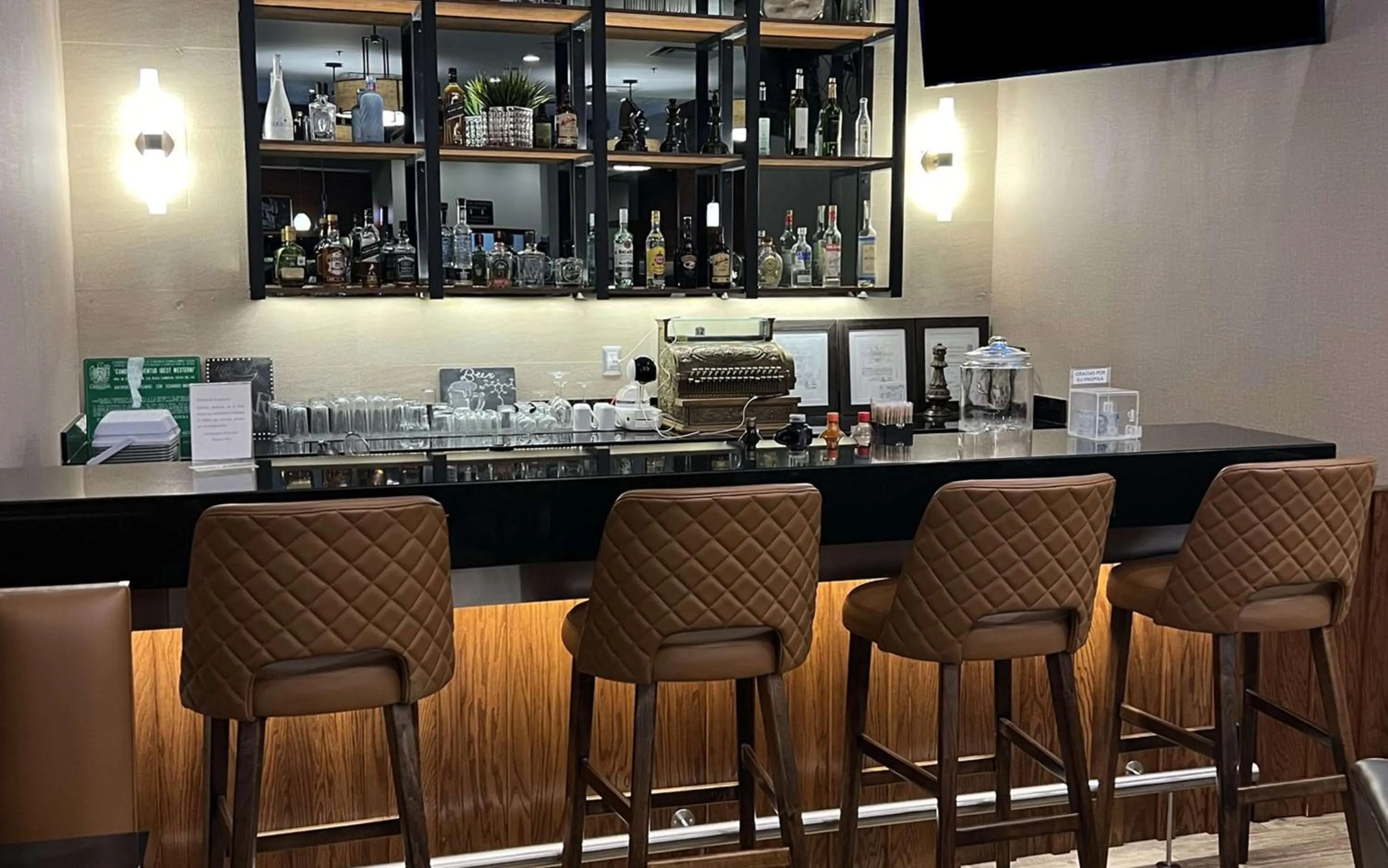 Lounge or bar in Best Western Plus Chihuahua Juventud