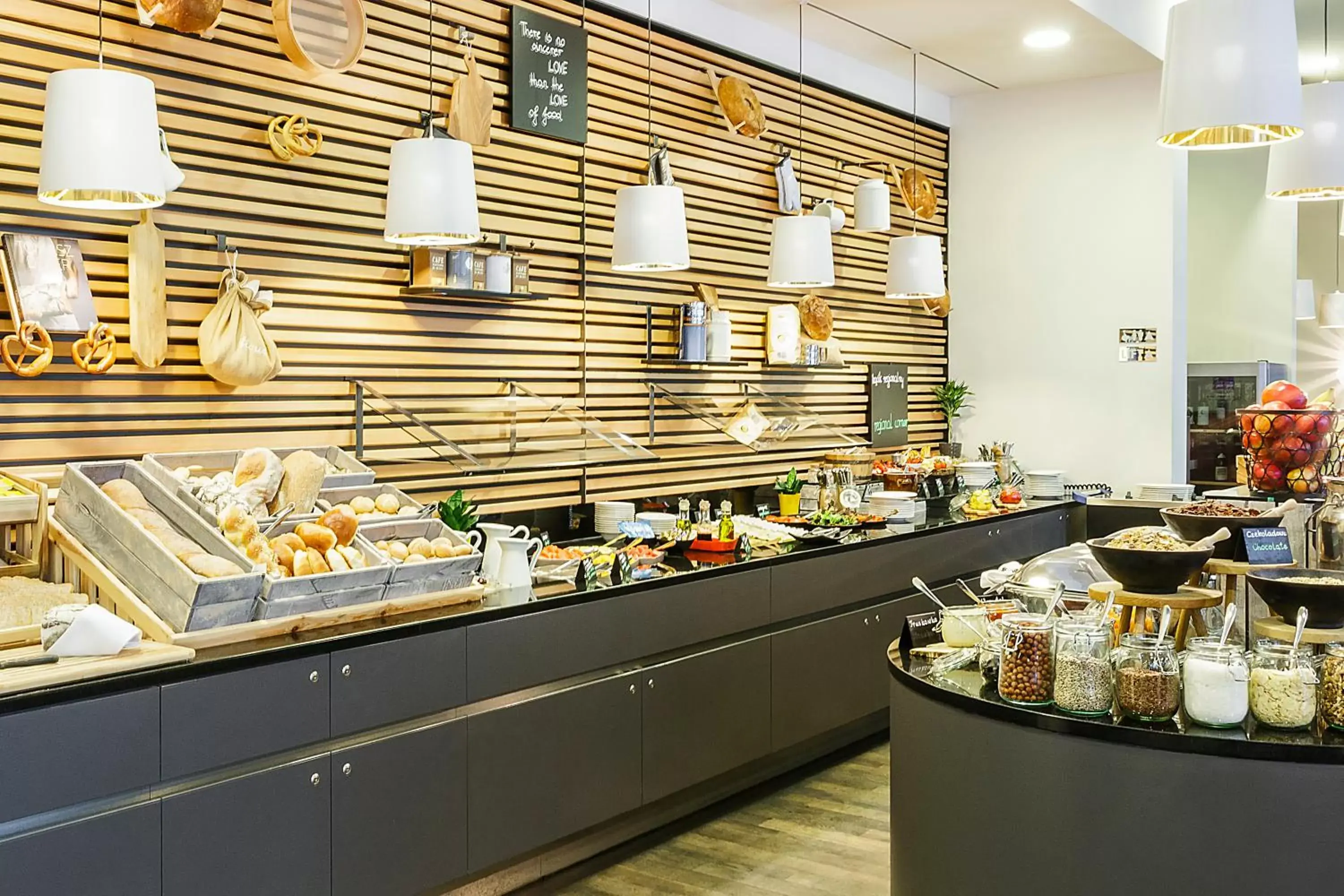 Buffet breakfast, Restaurant/Places to Eat in Vienna House Easy by Wyndham Katowice