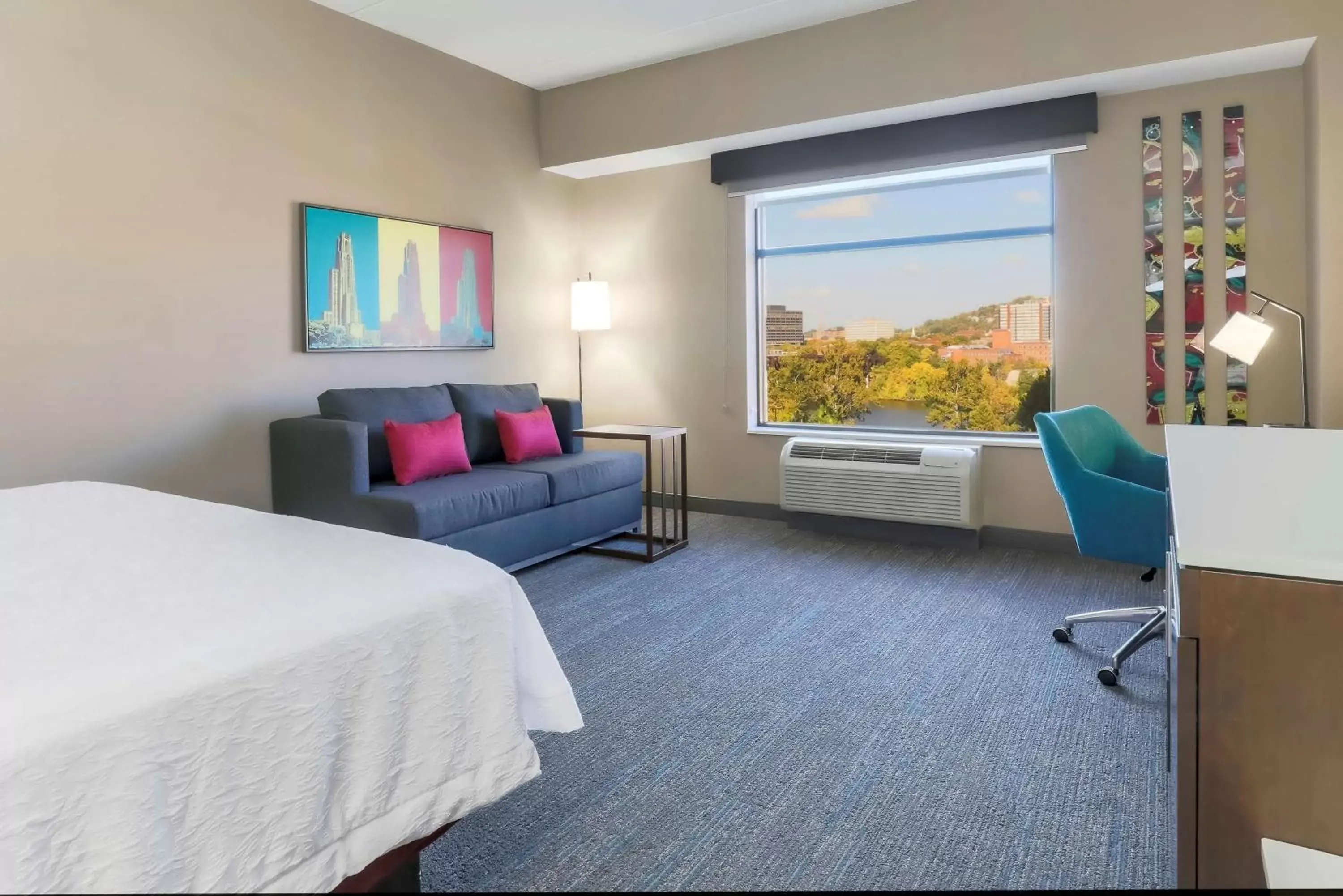 Bed in Hampton Inn & Suites Pittsburgh Downtown