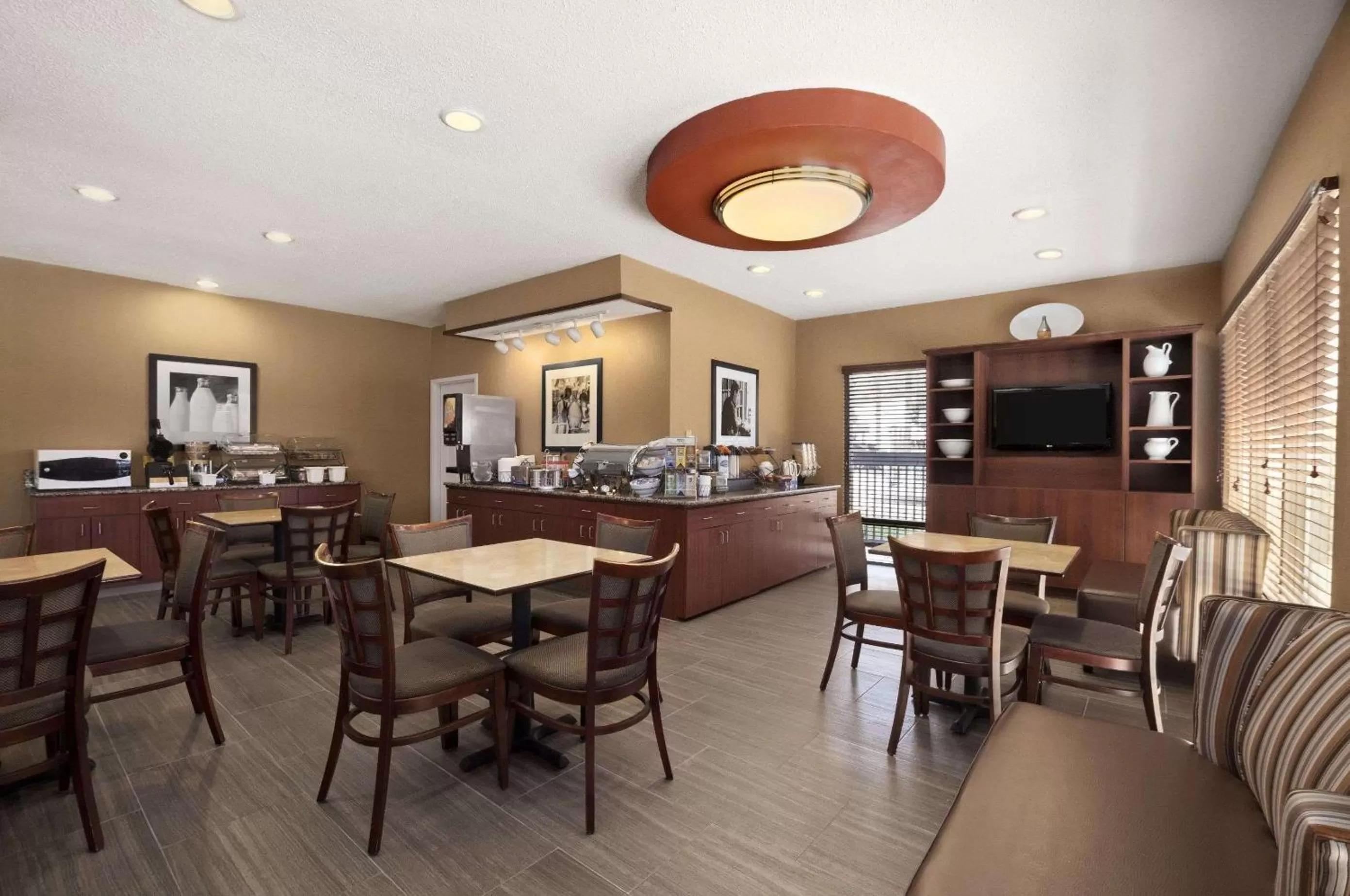 Restaurant/places to eat in Baymont by Wyndham Lewisville