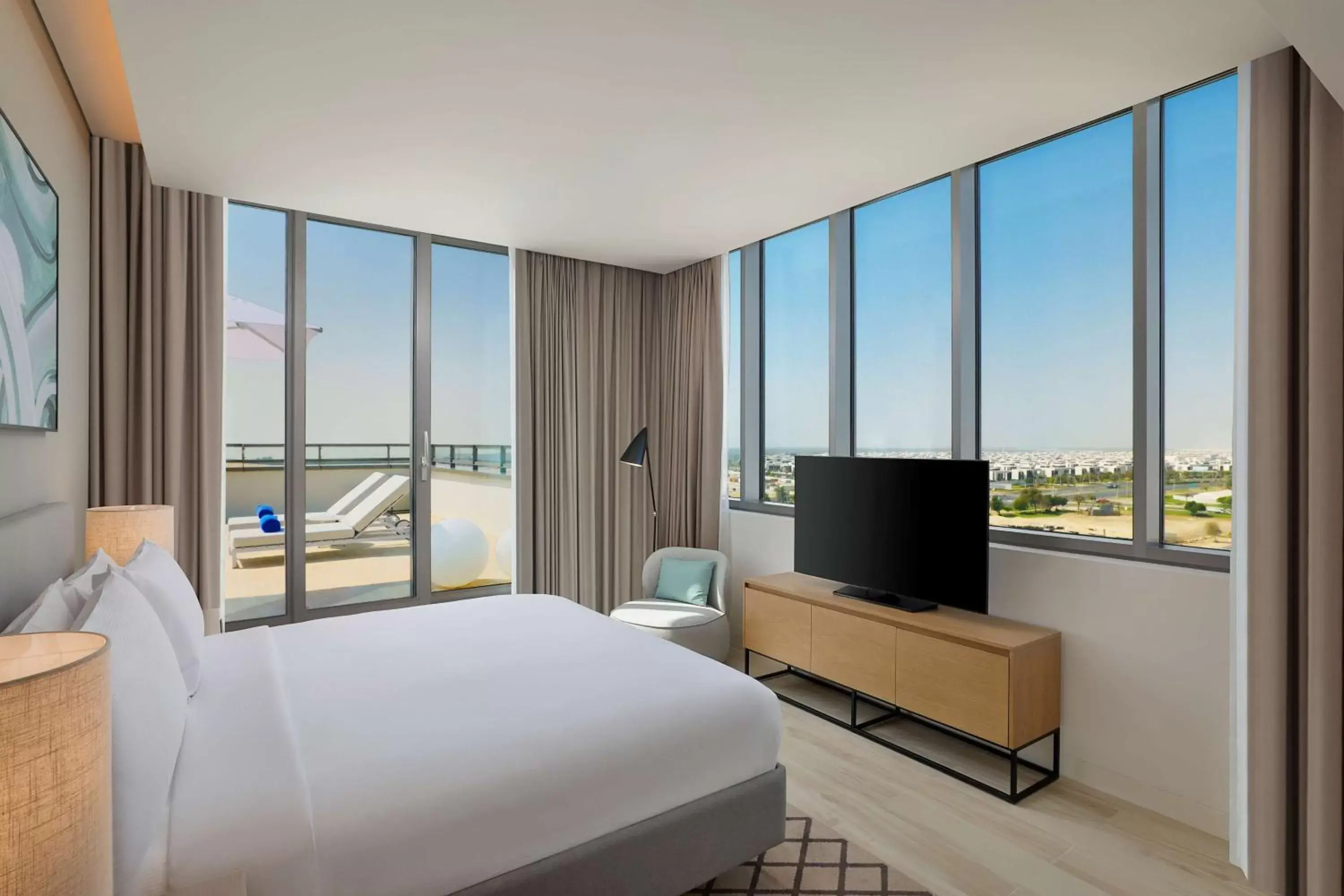 Bedroom, TV/Entertainment Center in Doubletree By Hilton Abu Dhabi Yas Island Residences