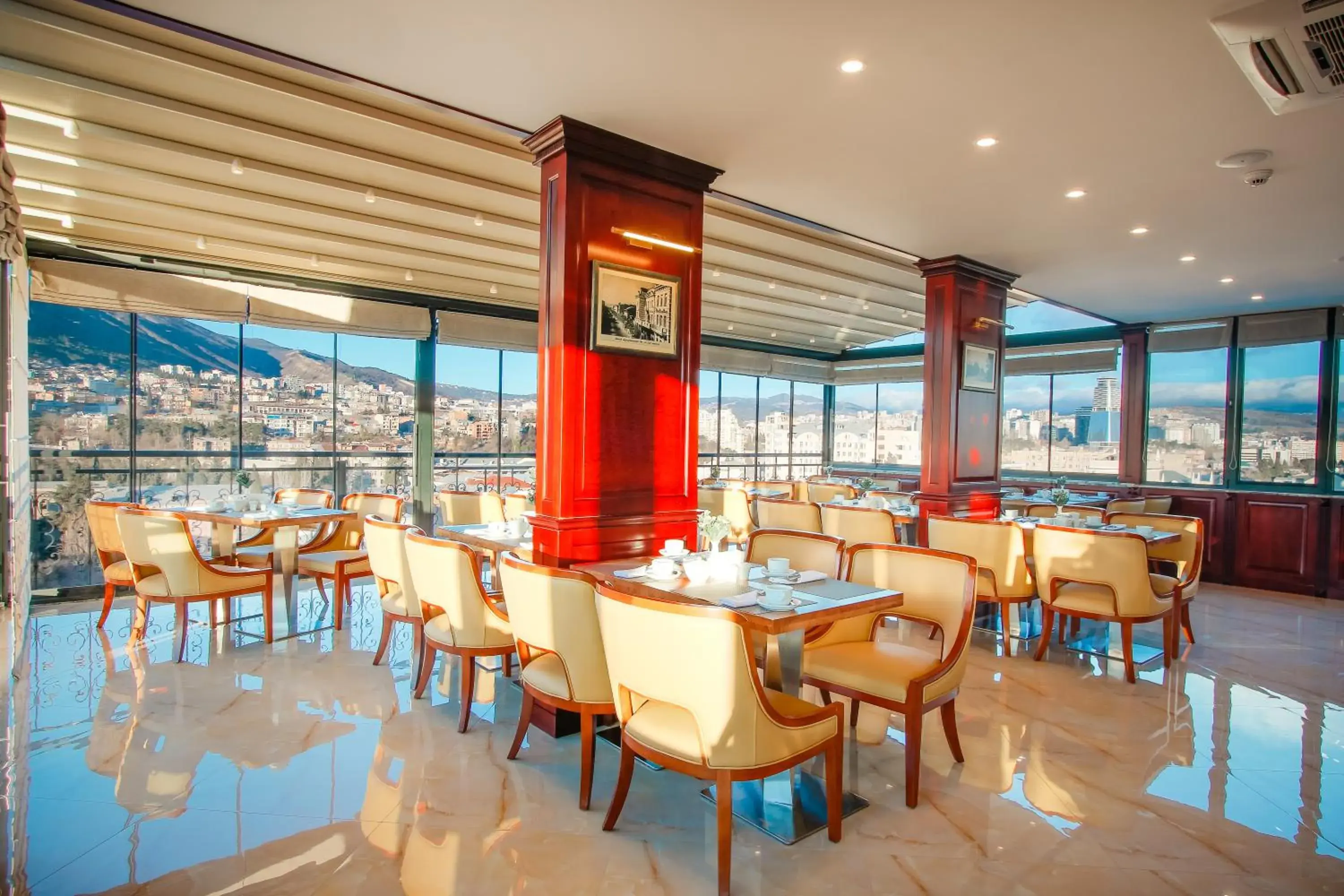 Restaurant/Places to Eat in New Tiflis Hotel