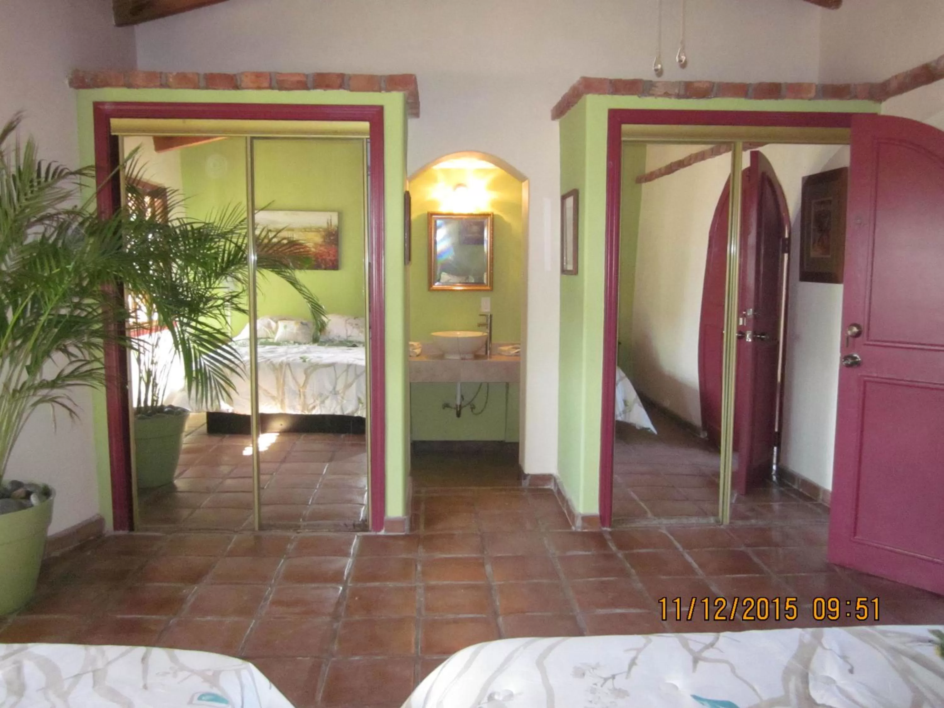 Photo of the whole room in Hacienda Rancho Santini