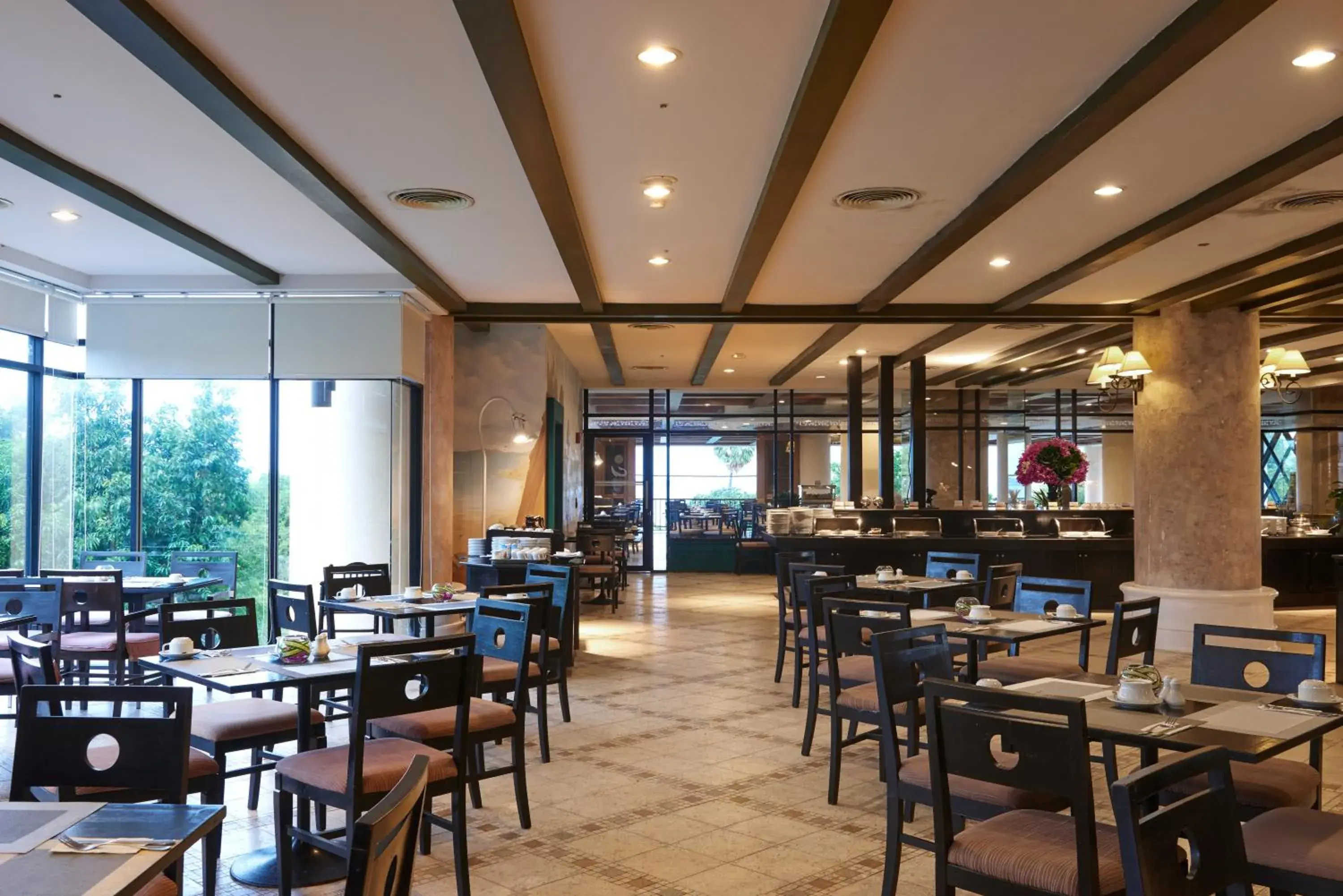 Restaurant/places to eat in Long Beach Garden Hotel & Pavilions Restaurant/places to eat in Long Beach Garden Hotel & Pavilions