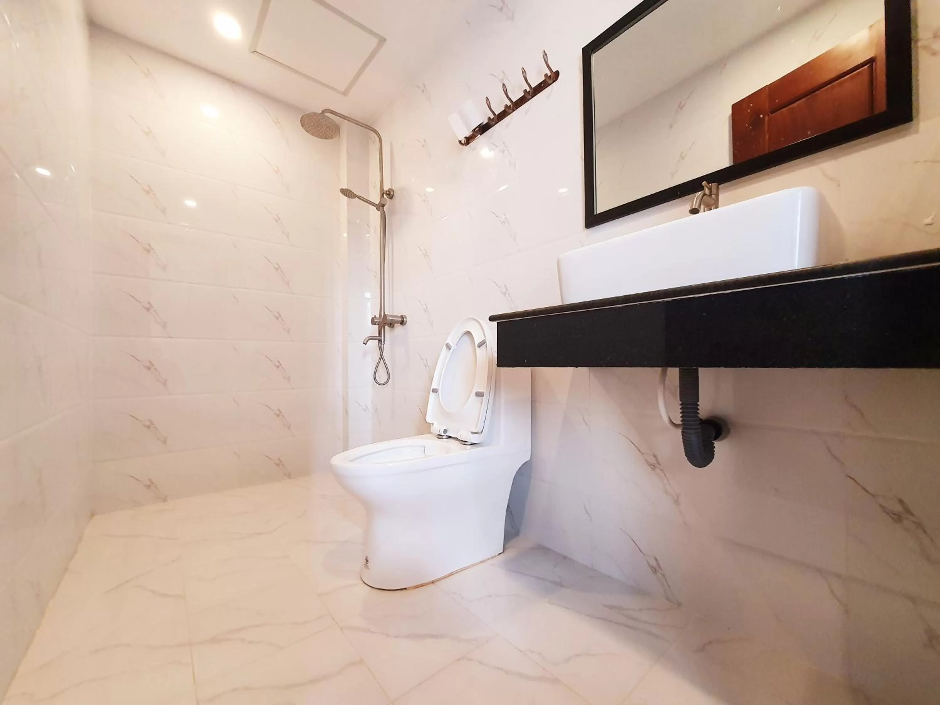 Bathroom in Long Night Siem Reap Hotel