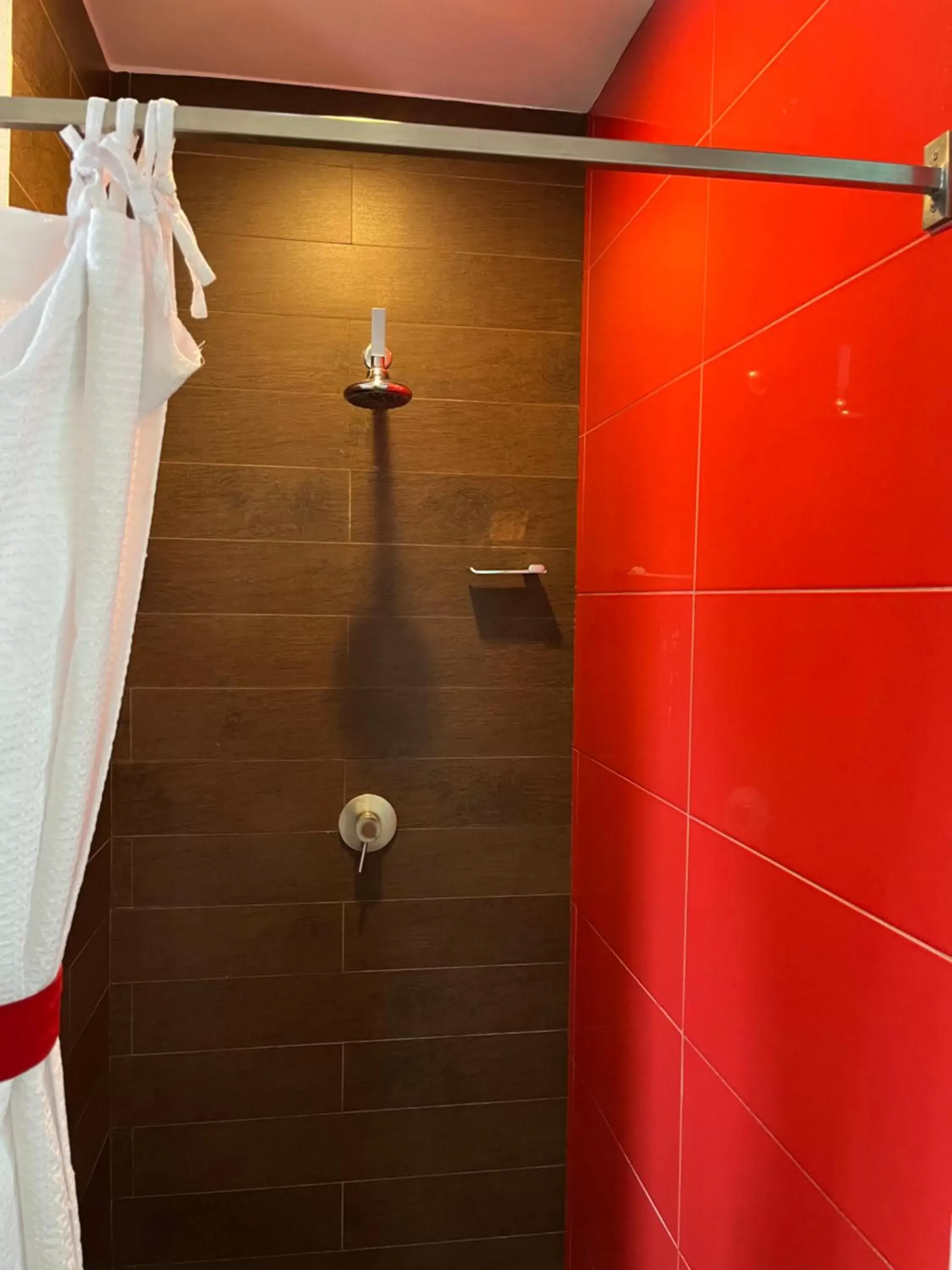 Shower, Bathroom in Hotel Business Boutique Zújmú